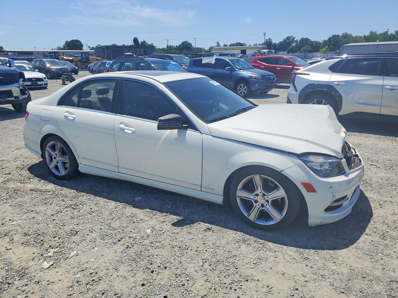 2011 Mercedes-benz C 300 White vin: WDDGF5EB3BR170541