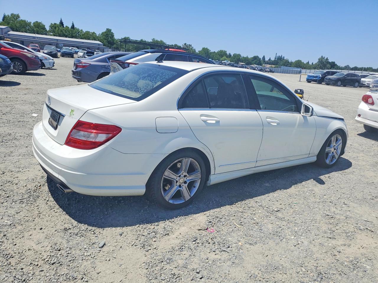 2011 Mercedes-benz C 300 White vin: WDDGF5EB3BR170541