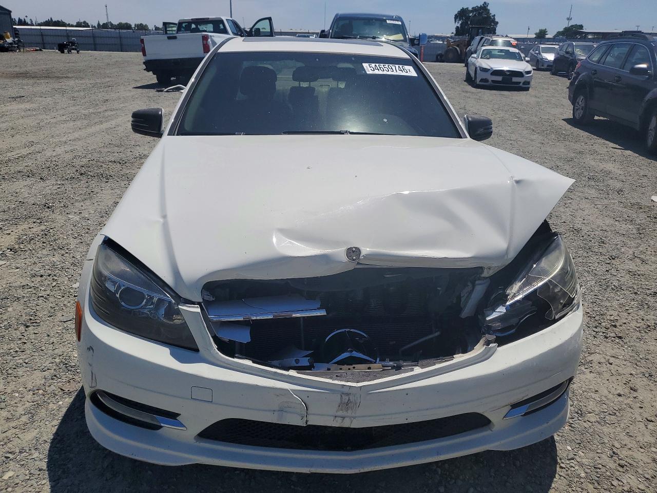 2011 Mercedes-benz C 300 White vin: WDDGF5EB3BR170541
