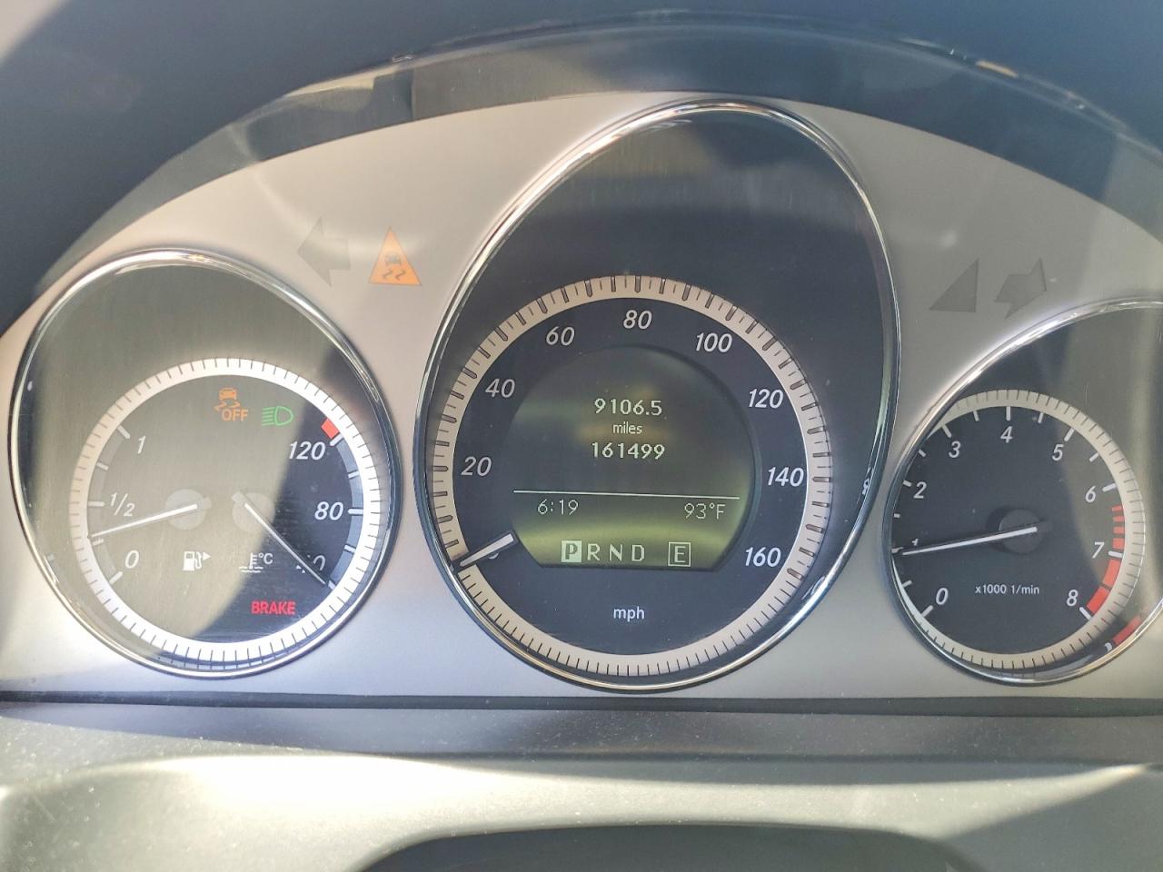 2011 Mercedes-benz C 300 White vin: WDDGF5EB3BR170541
