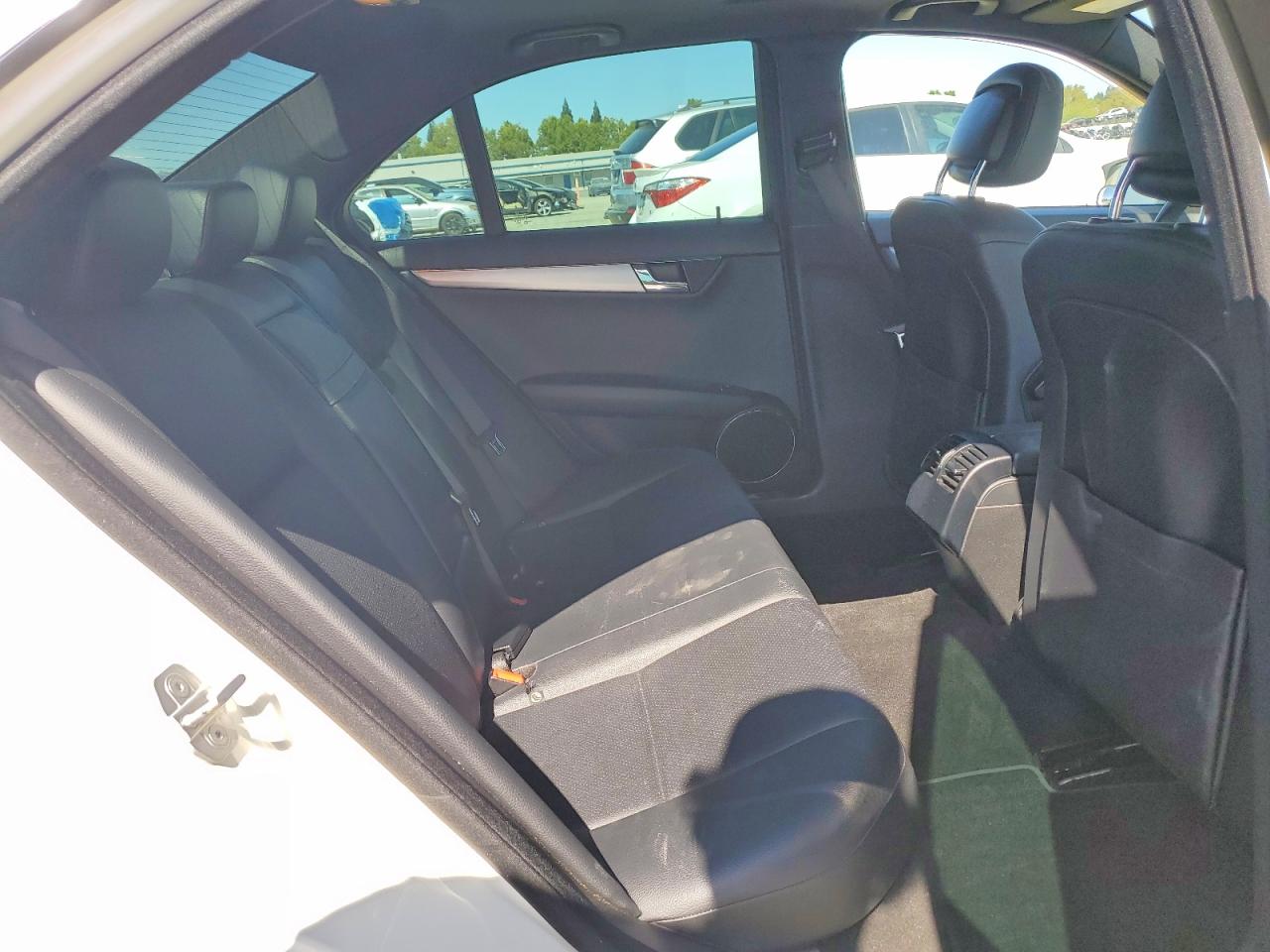 2010 Mercedes-benz C 300 White vin: WDDGF5EB4AF434172