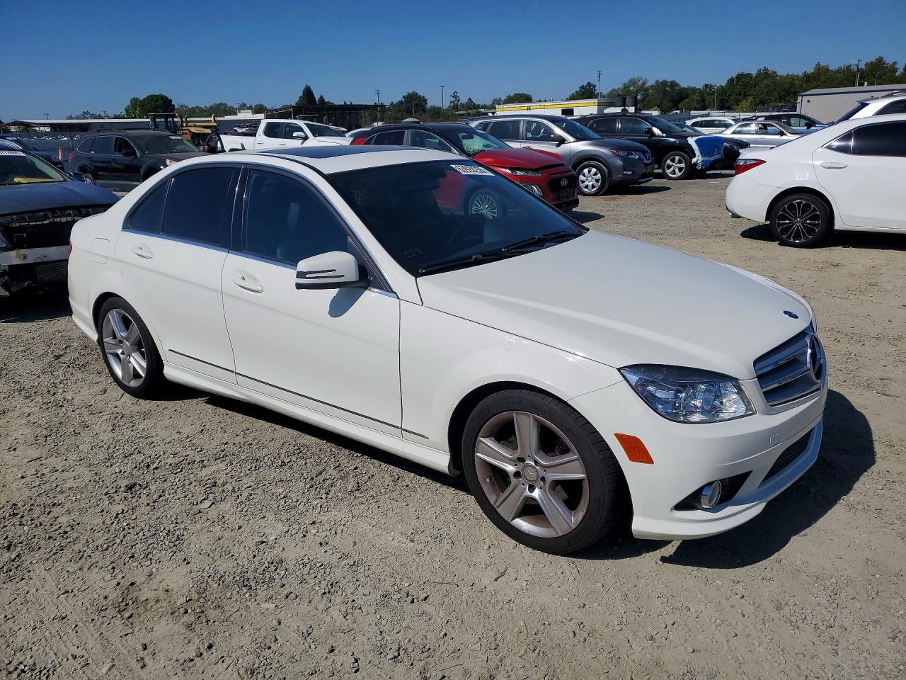 2010 Mercedes-benz C 300 White vin: WDDGF5EB4AF434172