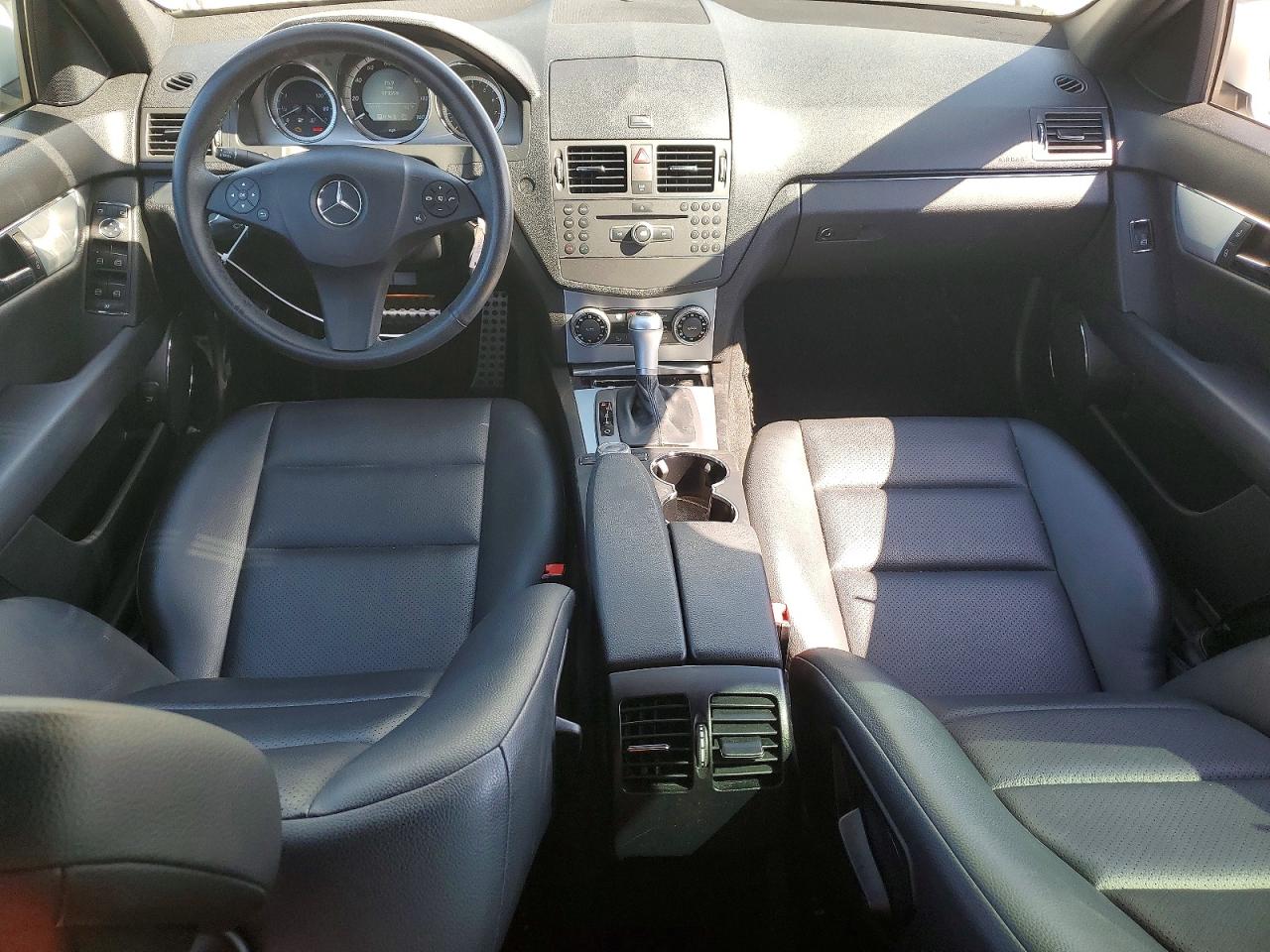 2010 Mercedes-benz C 300 White vin: WDDGF5EB4AF434172