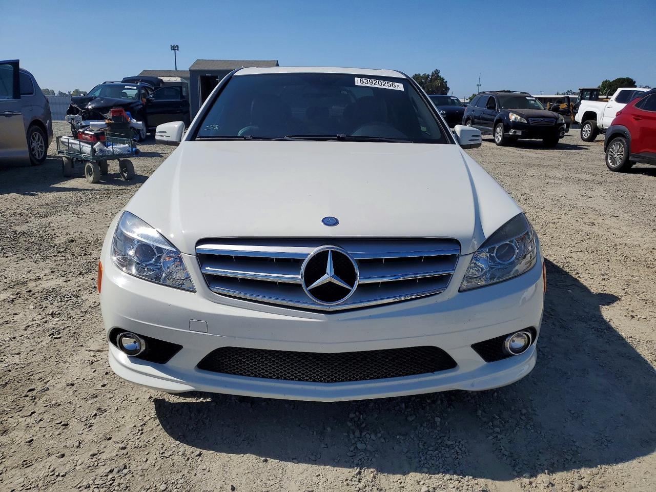 2010 Mercedes-benz C 300 White vin: WDDGF5EB4AF434172