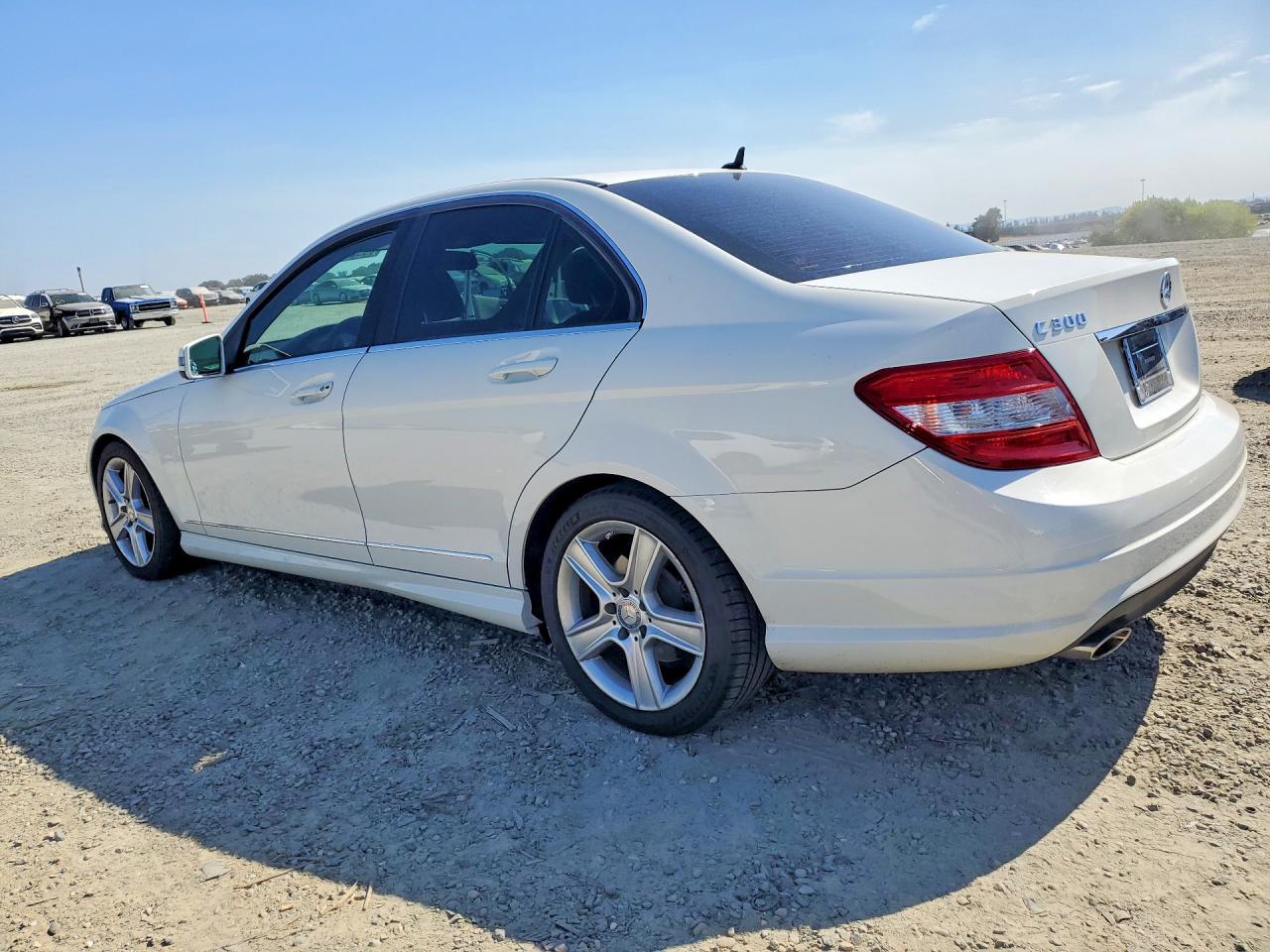 2010 Mercedes-benz C 300 White vin: WDDGF5EB4AF434172