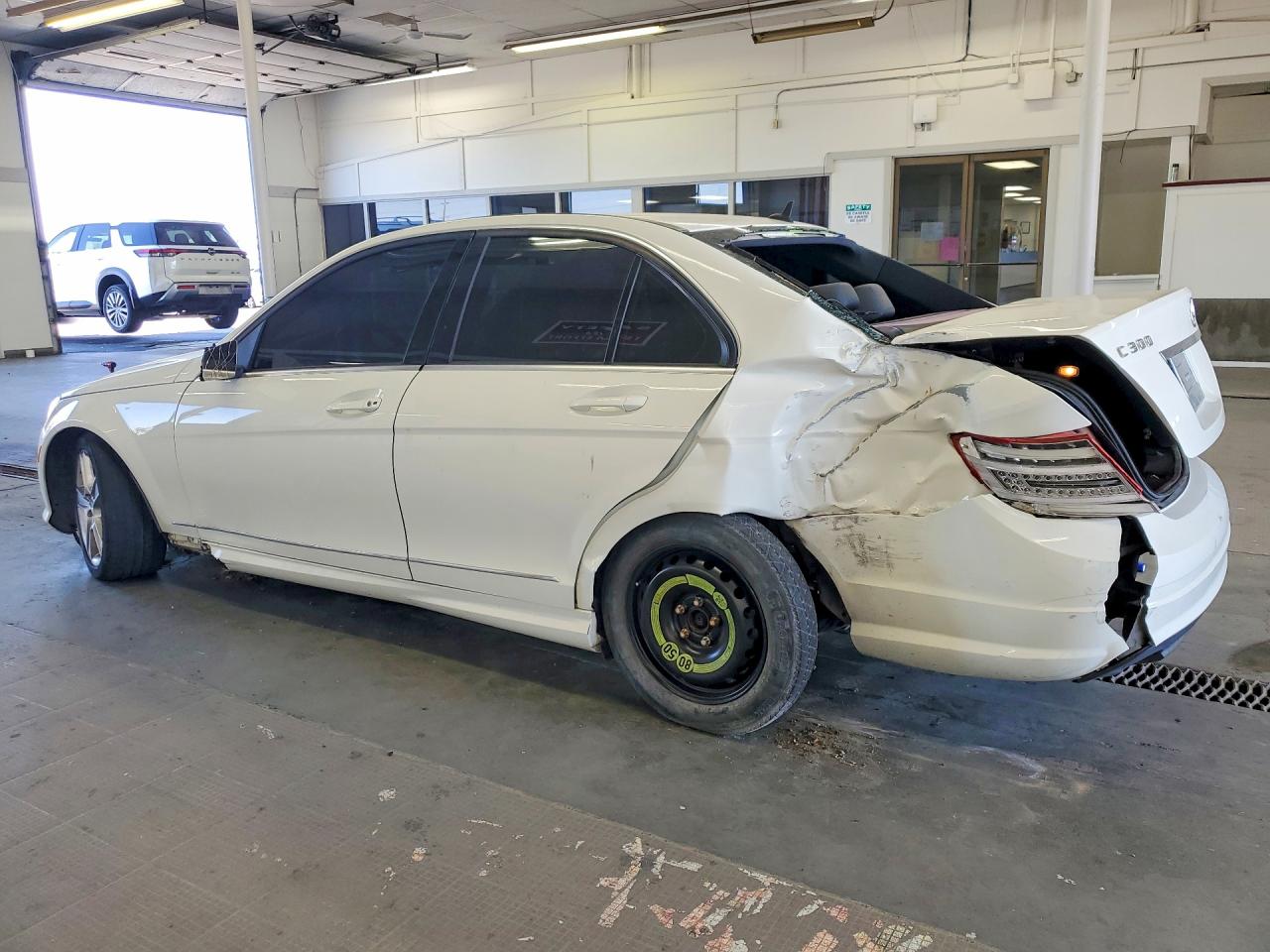 2010 Mercedes-benz C 300 White vin: WDDGF5EB4AR099266