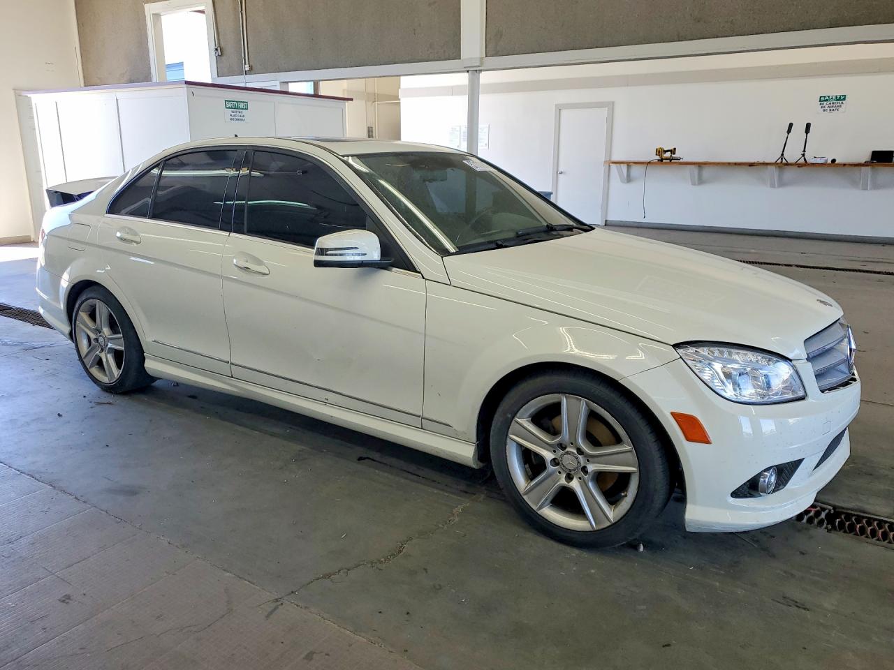 2010 Mercedes-benz C 300 White vin: WDDGF5EB4AR099266