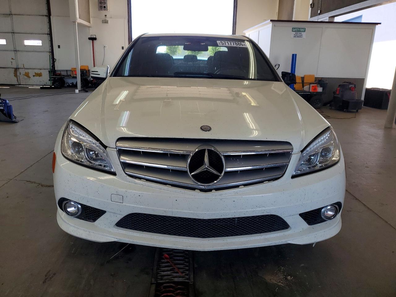 2010 Mercedes-benz C 300 White vin: WDDGF5EB4AR099266