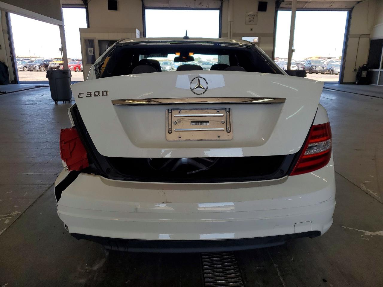 2010 Mercedes-benz C 300 White vin: WDDGF5EB4AR099266