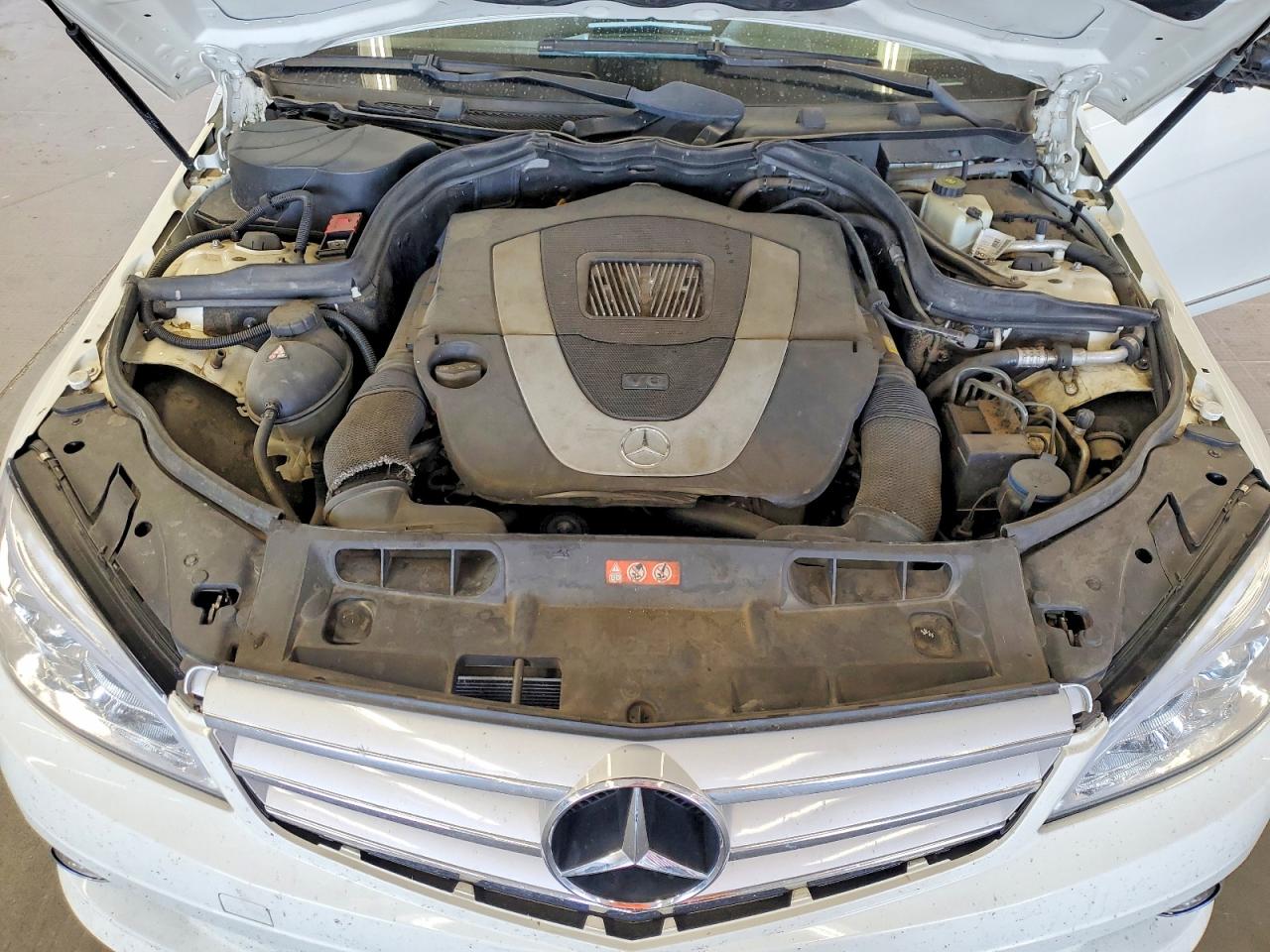 2010 Mercedes-benz C 300 White vin: WDDGF5EB4AR099266