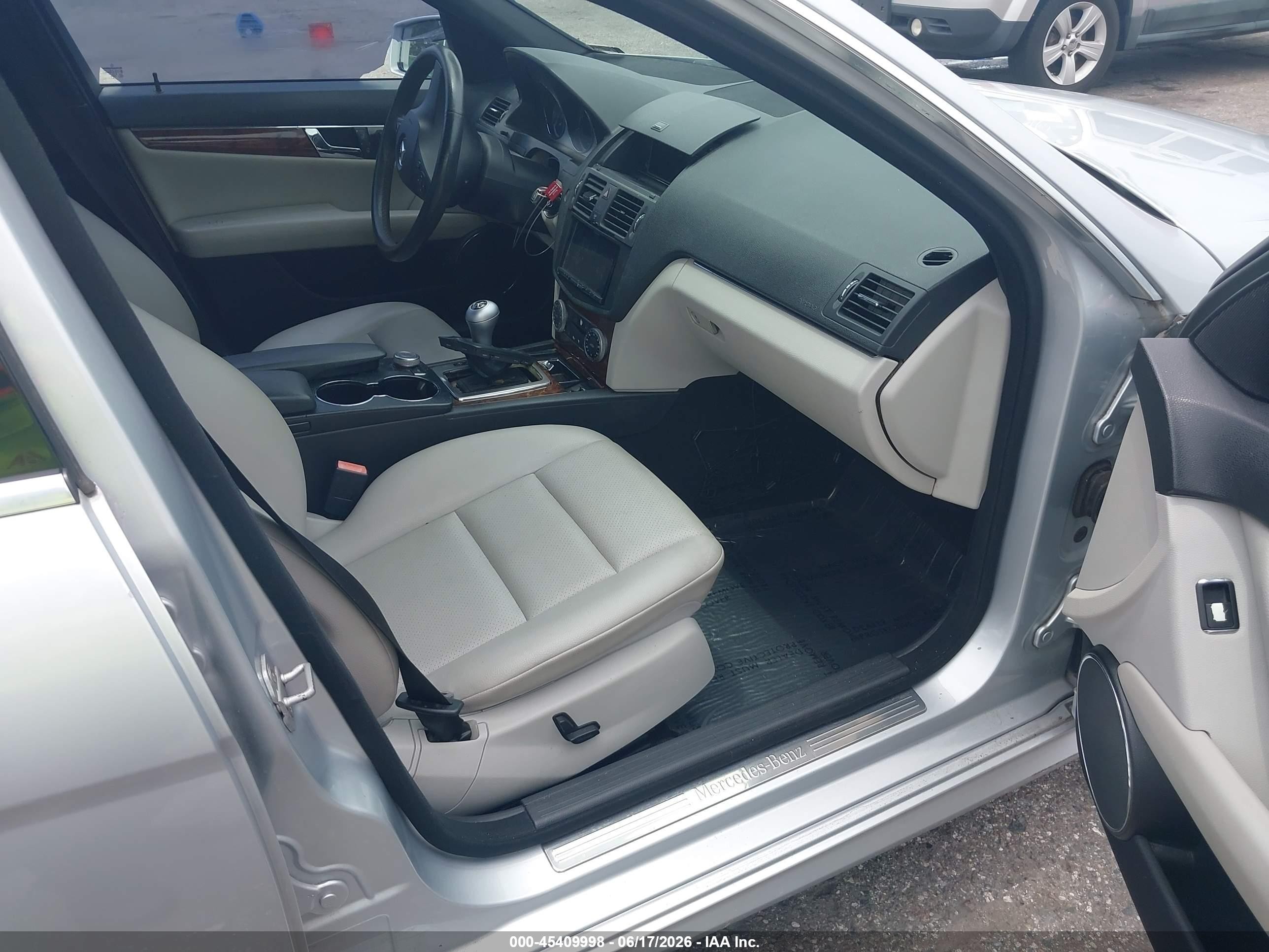 2010 Mercedes-benz C 300 Sport Silver vin: WDDGF5EB4AR103025