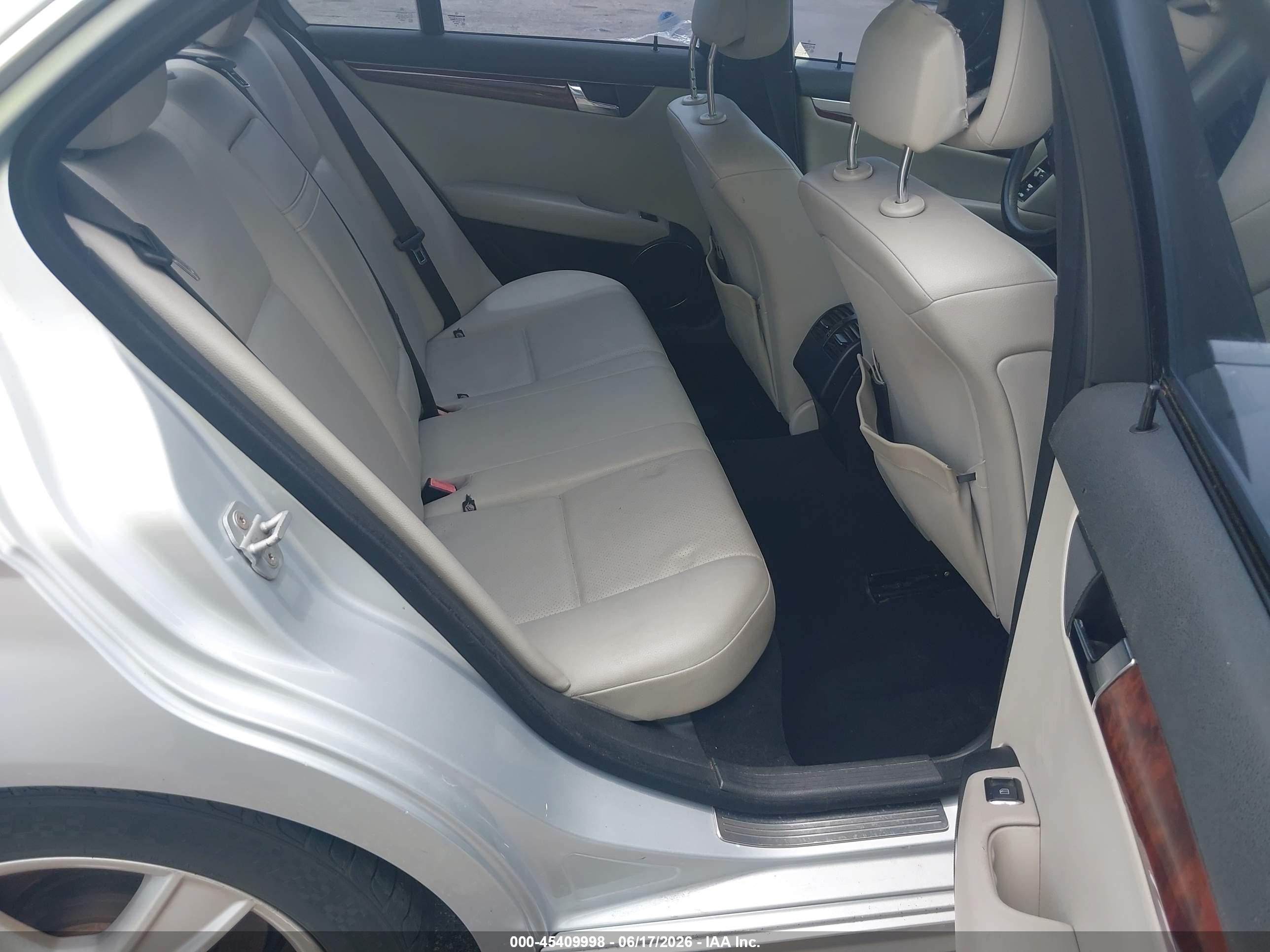 2010 Mercedes-benz C 300 Sport Silver vin: WDDGF5EB4AR103025