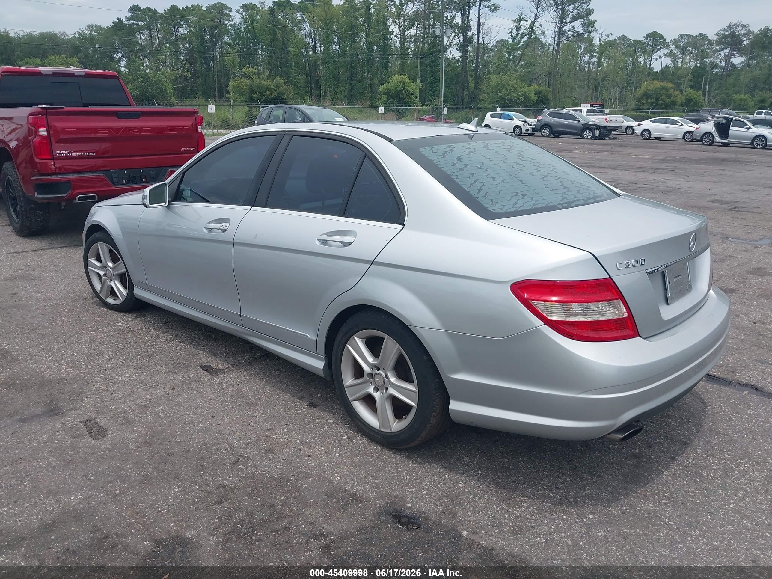 2010 Mercedes-benz C 300 Sport Silver vin: WDDGF5EB4AR103025