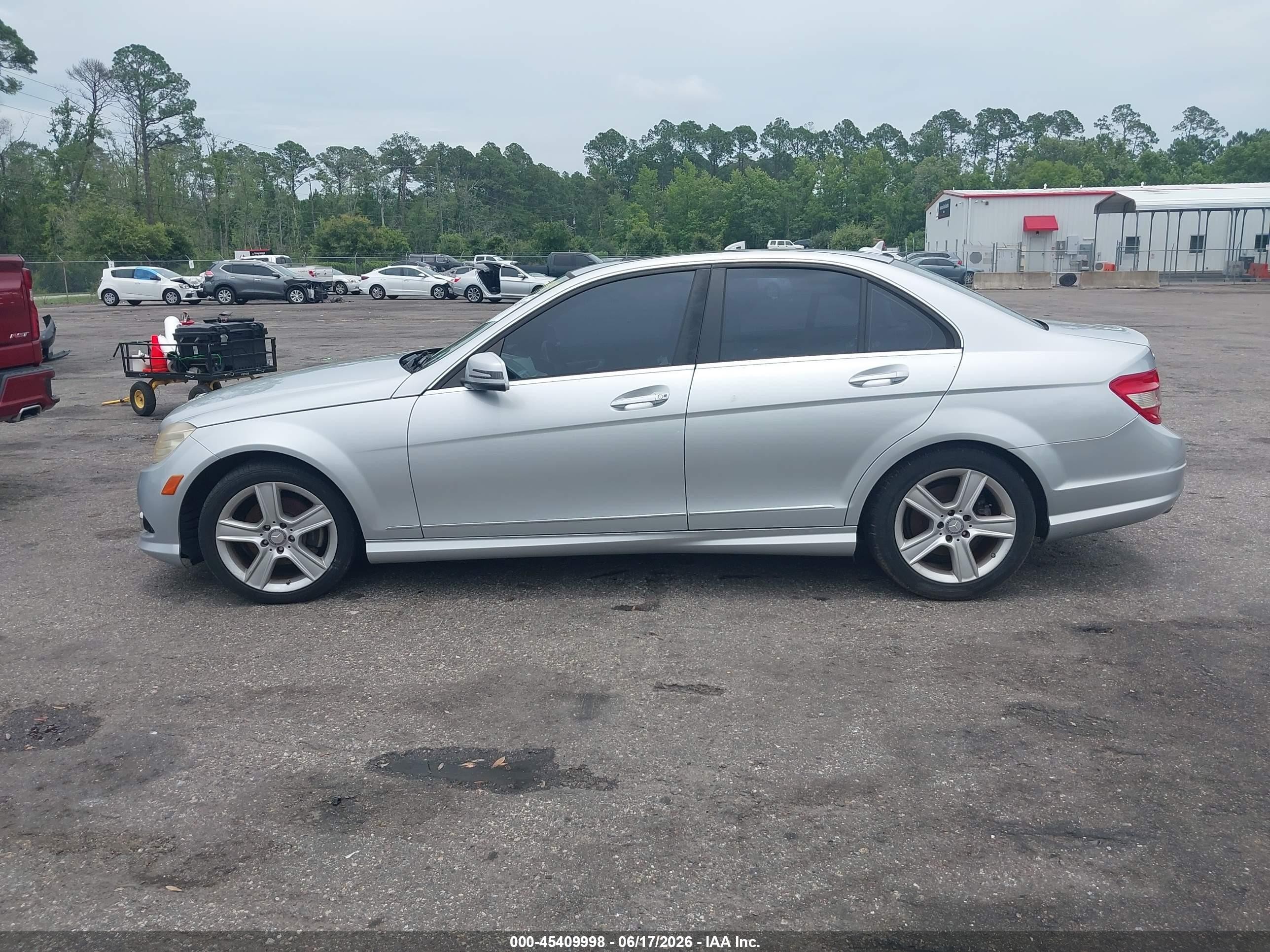 2010 Mercedes-benz C 300 Sport Silver vin: WDDGF5EB4AR103025