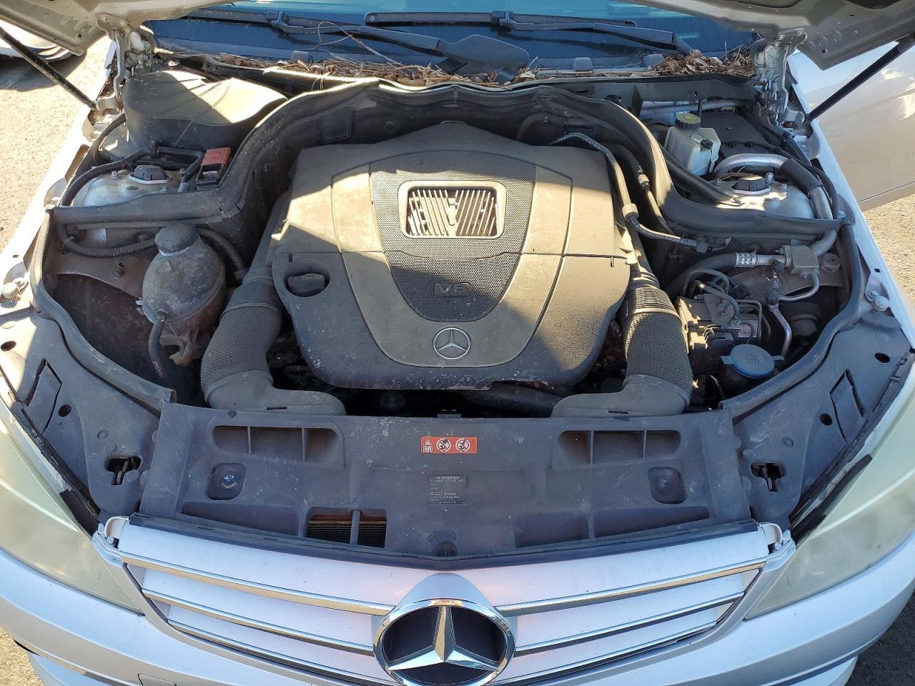 2010 Mercedes-benz C 300 Silver vin: WDDGF5EB4AR117619