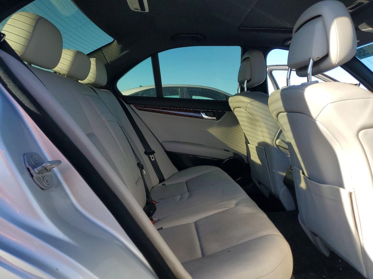 2010 Mercedes-benz C 300 Silver vin: WDDGF5EB4AR117619