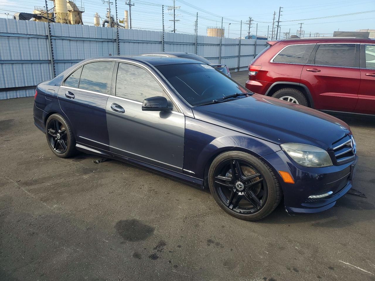 2011 Mercedes-benz C 300 Синий vin: WDDGF5EB4BA445459