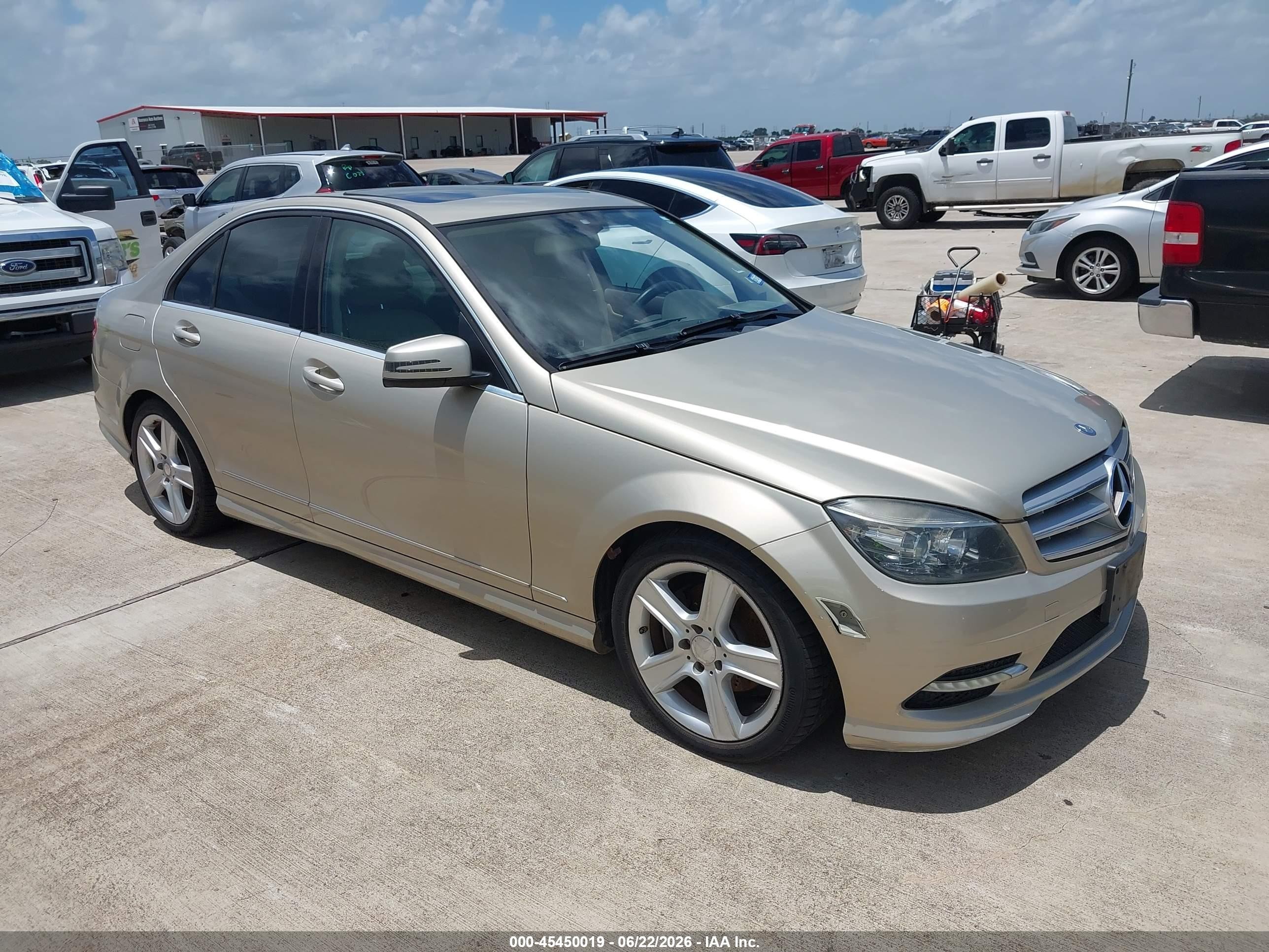2011 Mercedes-benz C 300 Luxury/sport Gold vin: WDDGF5EB4BF631098
