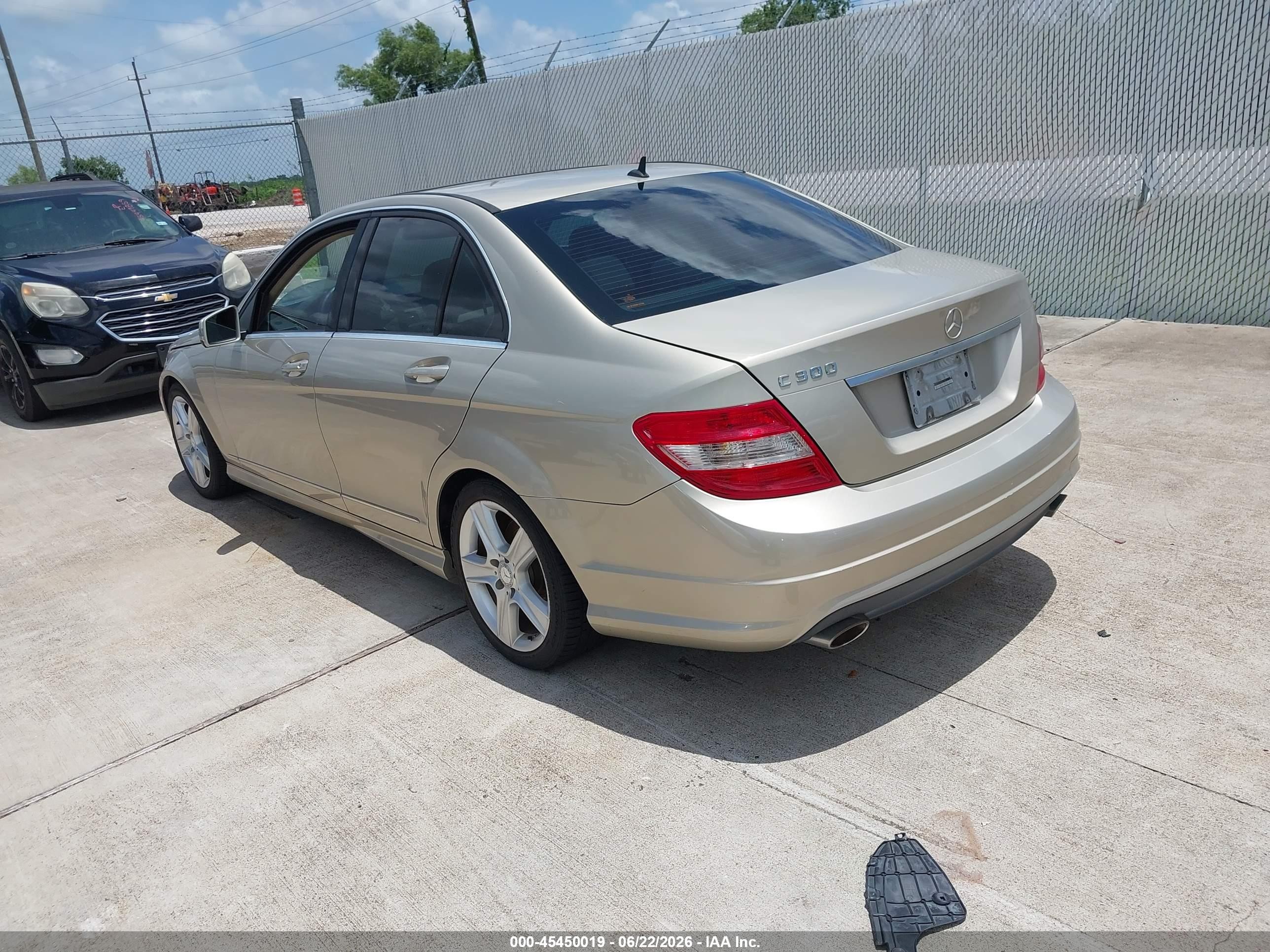 2011 Mercedes-benz C 300 Luxury/sport Gold vin: WDDGF5EB4BF631098