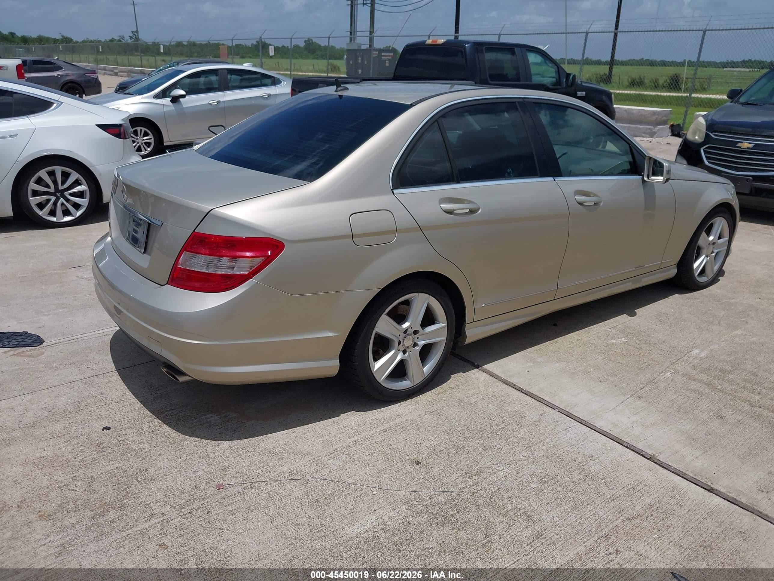 2011 Mercedes-benz C 300 Luxury/sport Gold vin: WDDGF5EB4BF631098