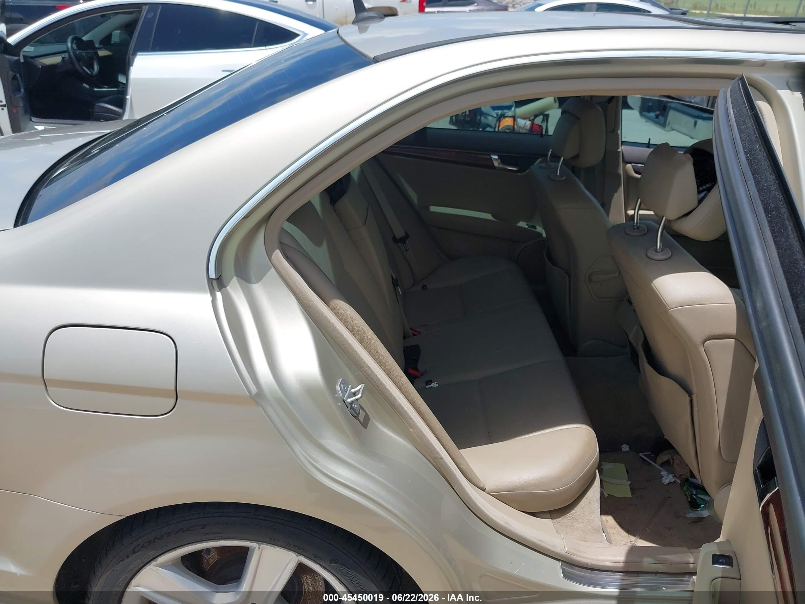 2011 Mercedes-benz C 300 Luxury/sport Gold vin: WDDGF5EB4BF631098