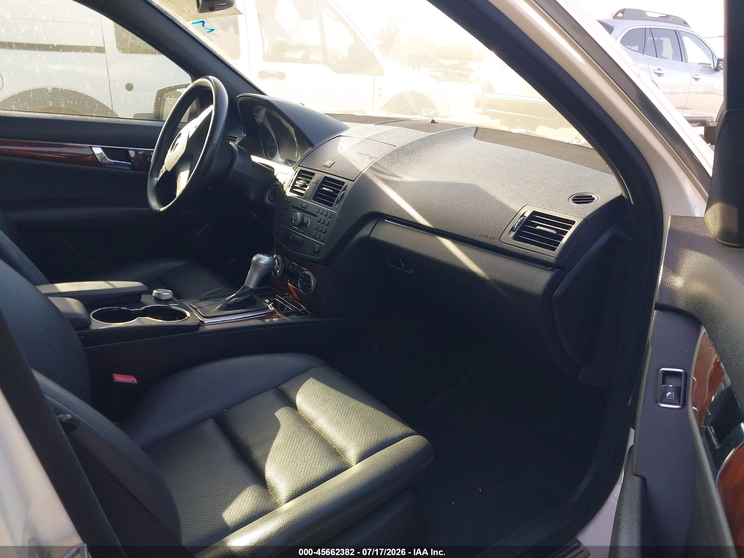2011 Mercedes-benz C 300 Luxury/sport White vin: WDDGF5EB4BF653568