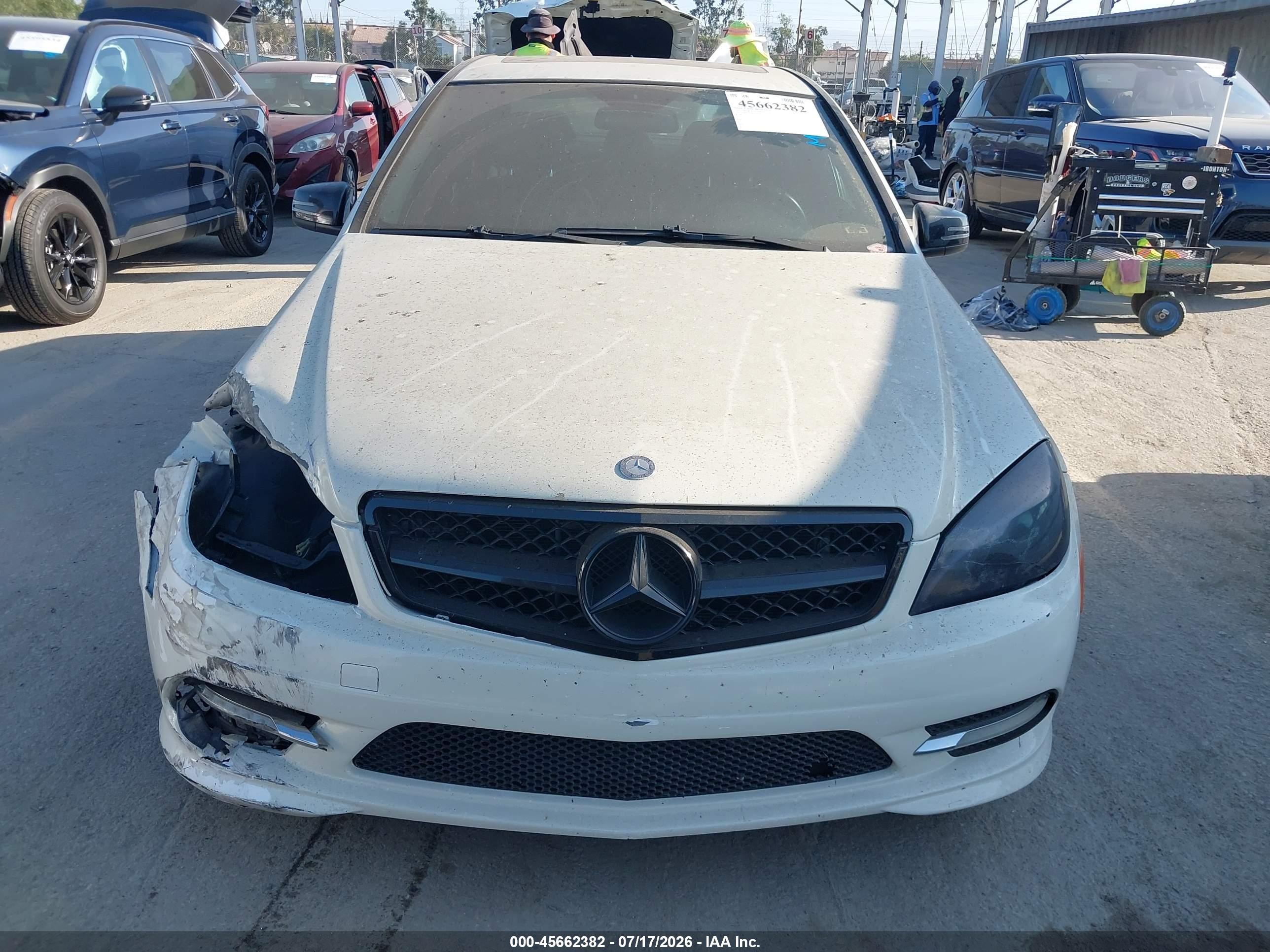 2011 Mercedes-benz C 300 Luxury/sport White vin: WDDGF5EB4BF653568