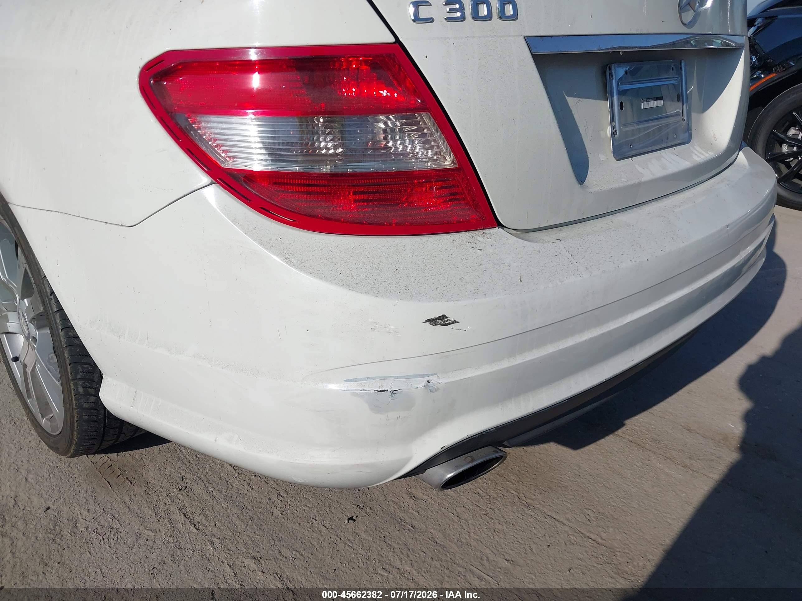 2011 Mercedes-benz C 300 Luxury/sport White vin: WDDGF5EB4BF653568