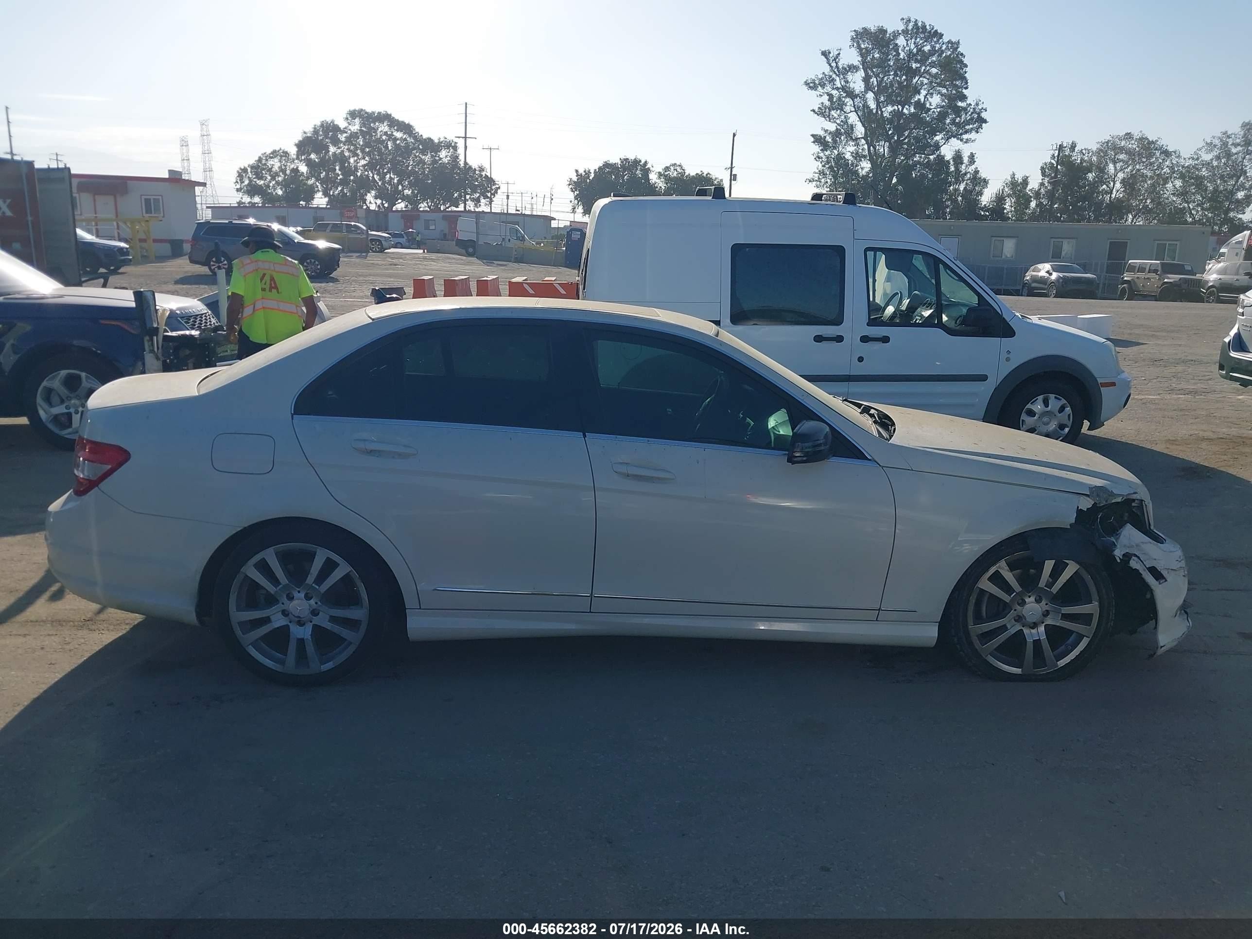 2011 Mercedes-benz C 300 Luxury/sport White vin: WDDGF5EB4BF653568