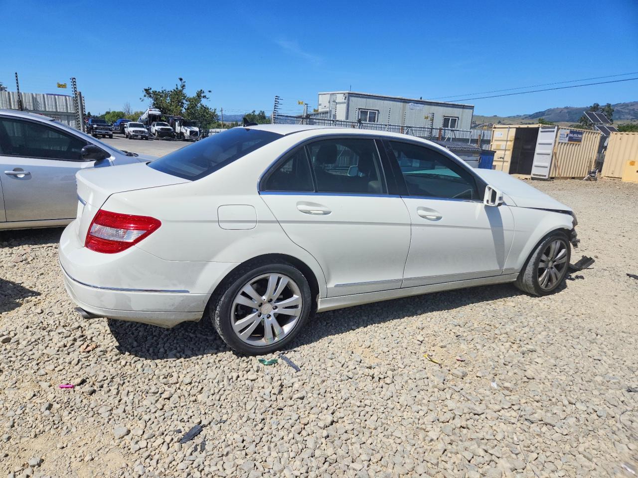 2011 Mercedes-benz C 300 Белый vin: WDDGF5EB4BR141176