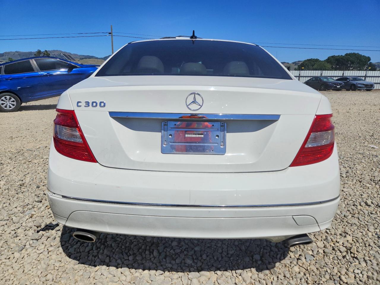 2011 Mercedes-benz C 300 Белый vin: WDDGF5EB4BR141176