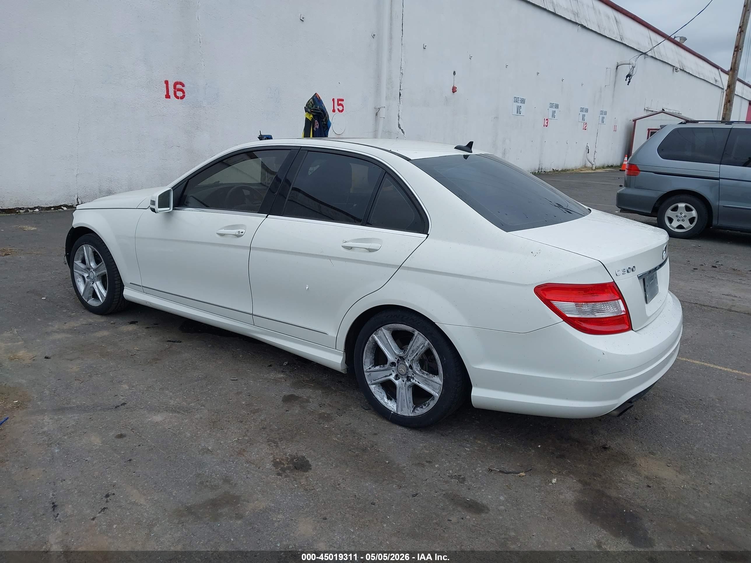 2010 Mercedes-benz C 300 Luxury/sport Белый vin: WDDGF5EB5AF412715