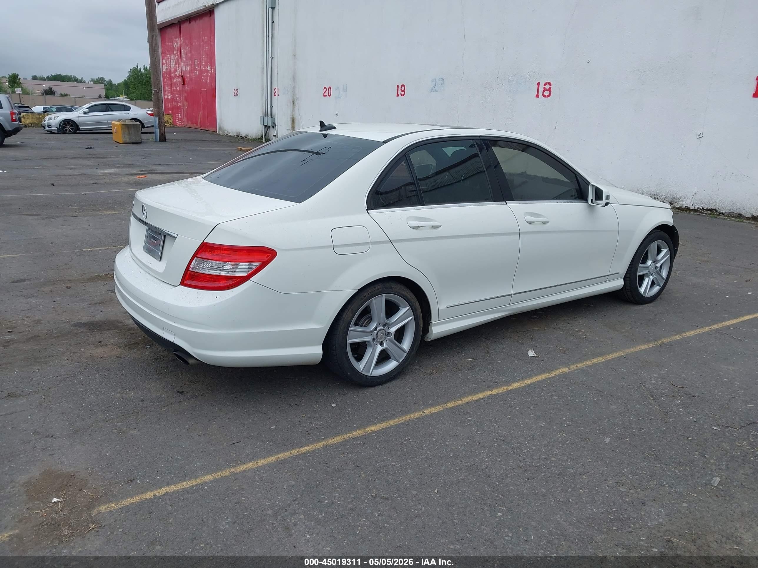 2010 Mercedes-benz C 300 Luxury/sport Белый vin: WDDGF5EB5AF412715