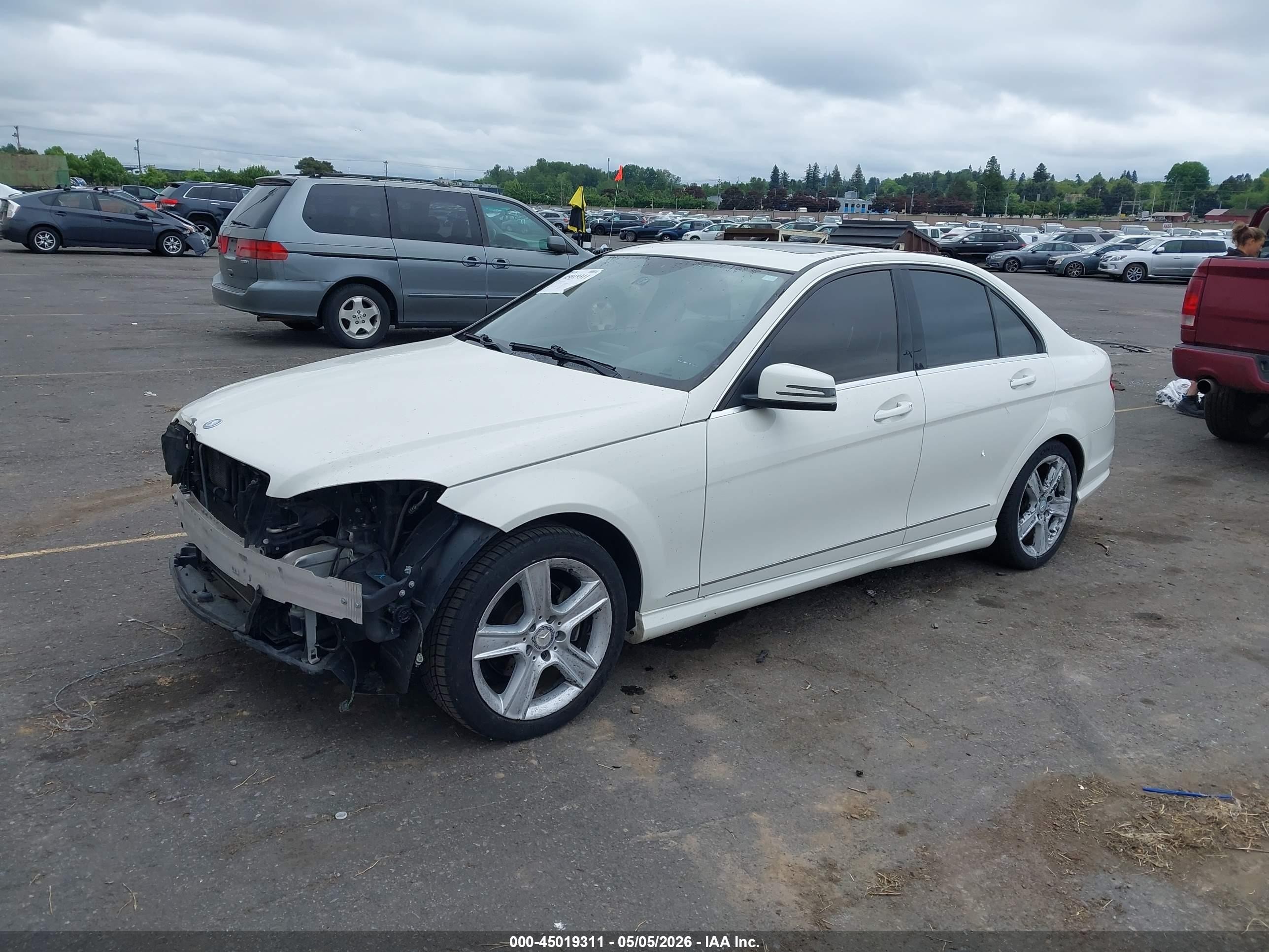 2010 Mercedes-benz C 300 Luxury/sport Белый vin: WDDGF5EB5AF412715