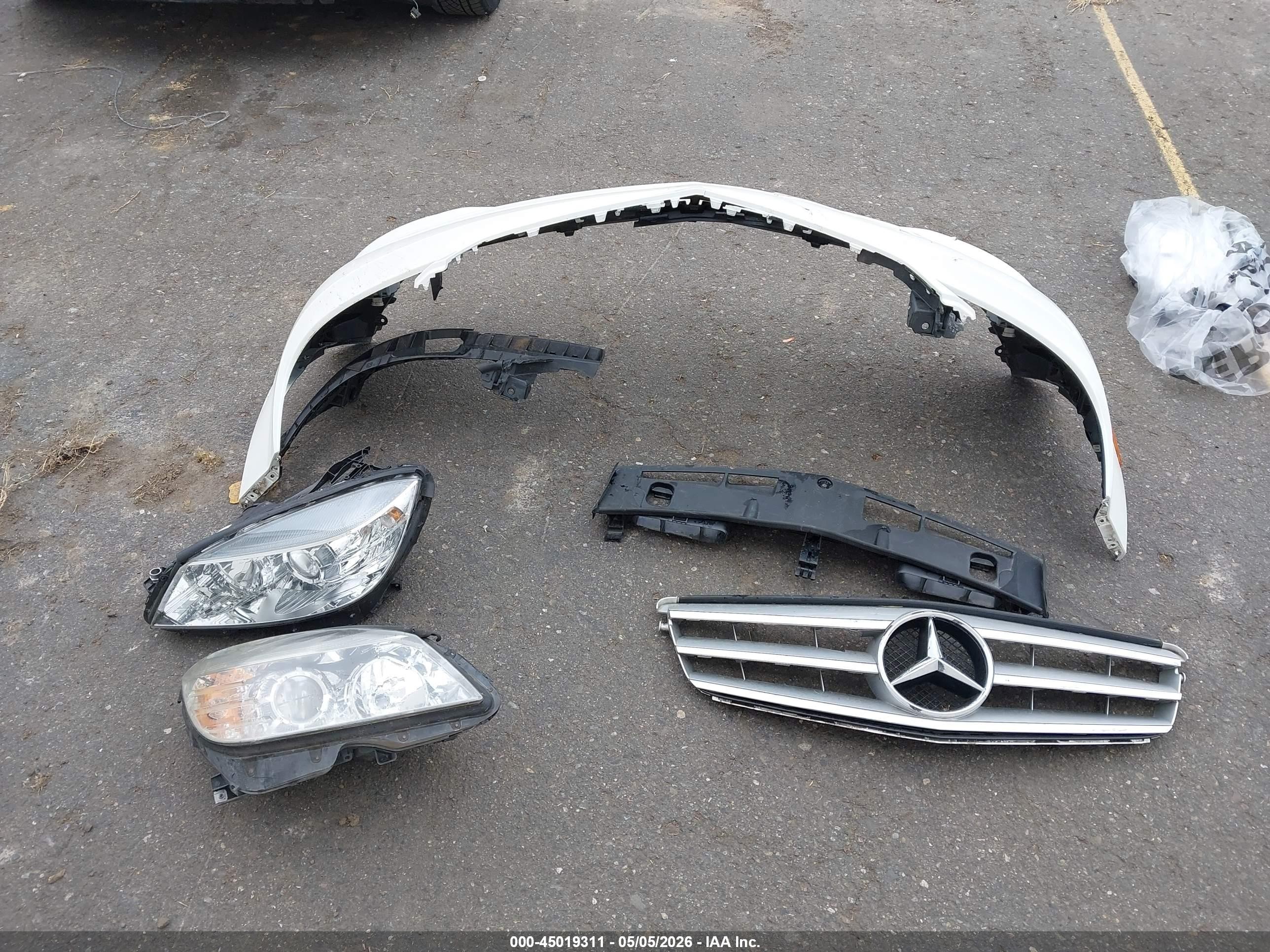 2010 Mercedes-benz C 300 Luxury/sport Белый vin: WDDGF5EB5AF412715