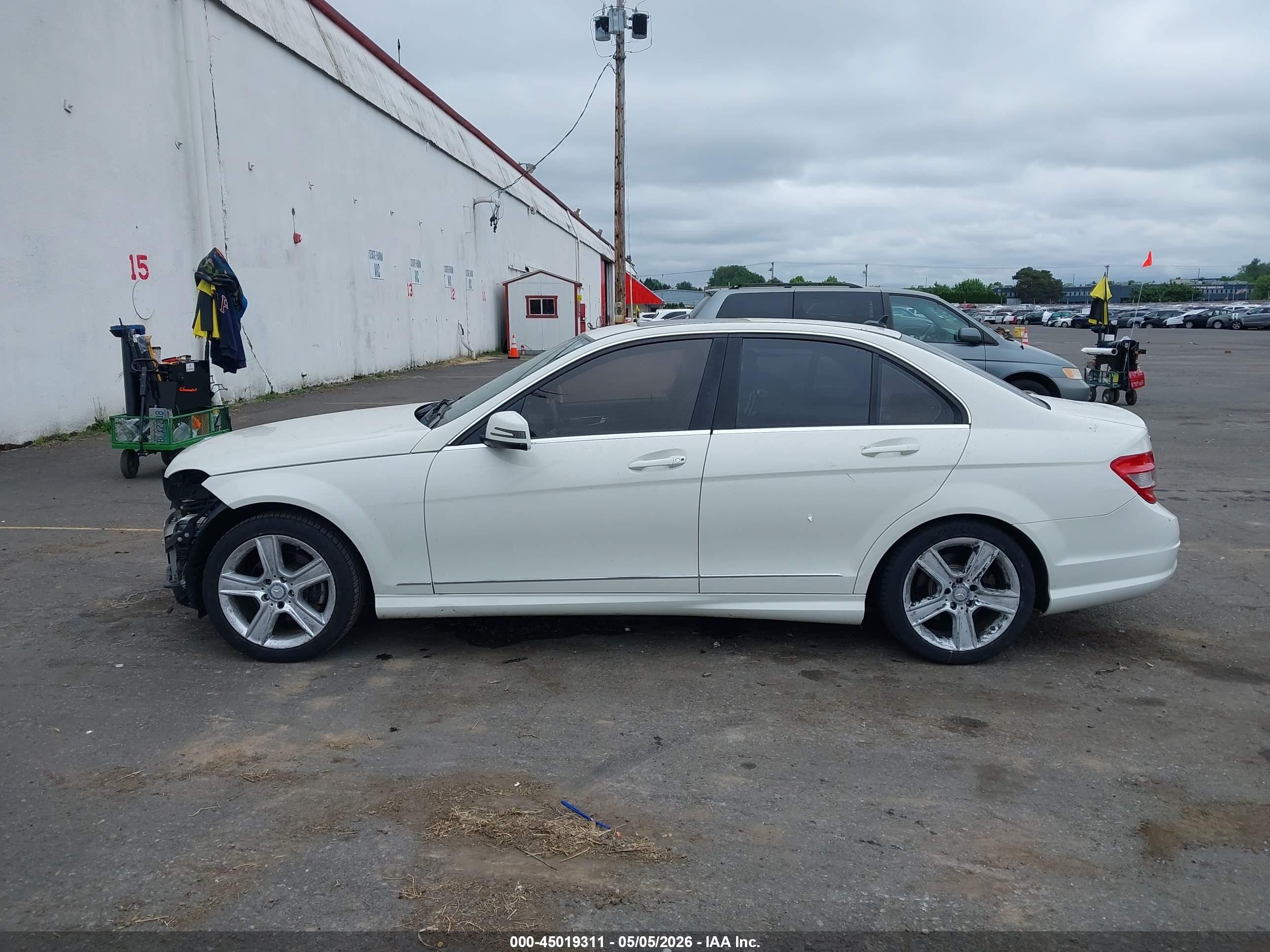 2010 Mercedes-benz C 300 Luxury/sport Белый vin: WDDGF5EB5AF412715