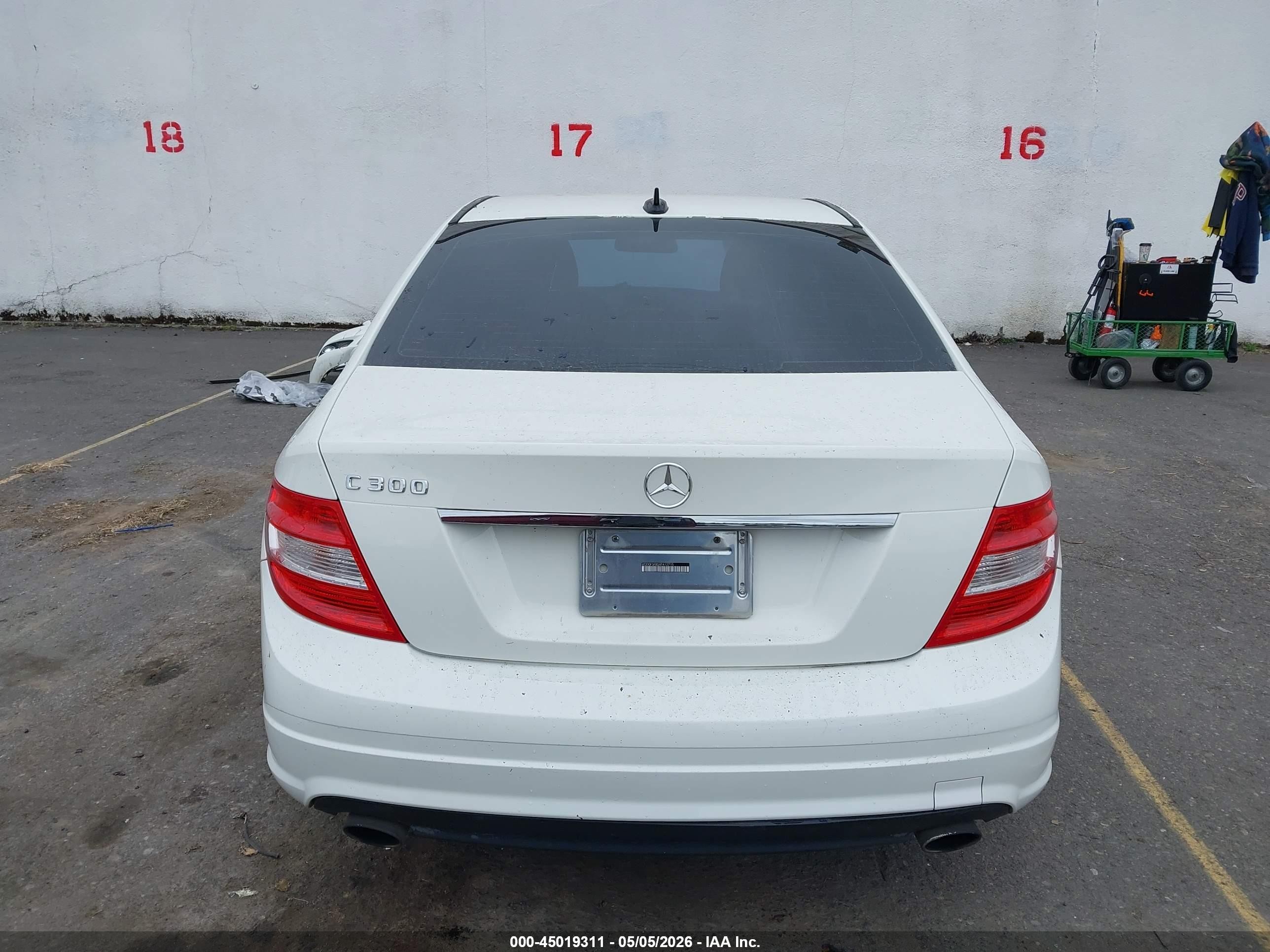 2010 Mercedes-benz C 300 Luxury/sport Белый vin: WDDGF5EB5AF412715