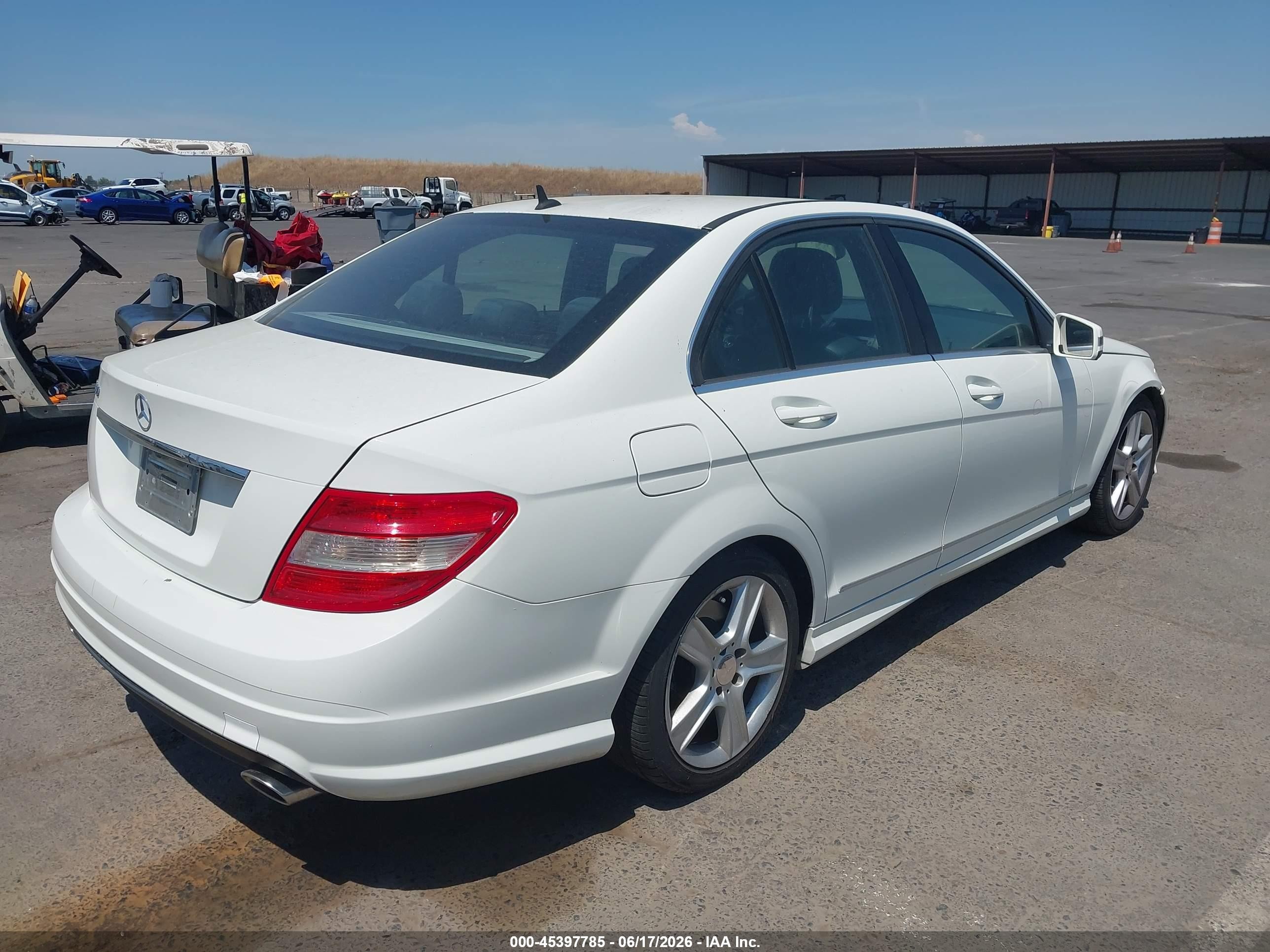 2010 Mercedes-benz C 300 Luxury/sport White vin: WDDGF5EB5AR090642