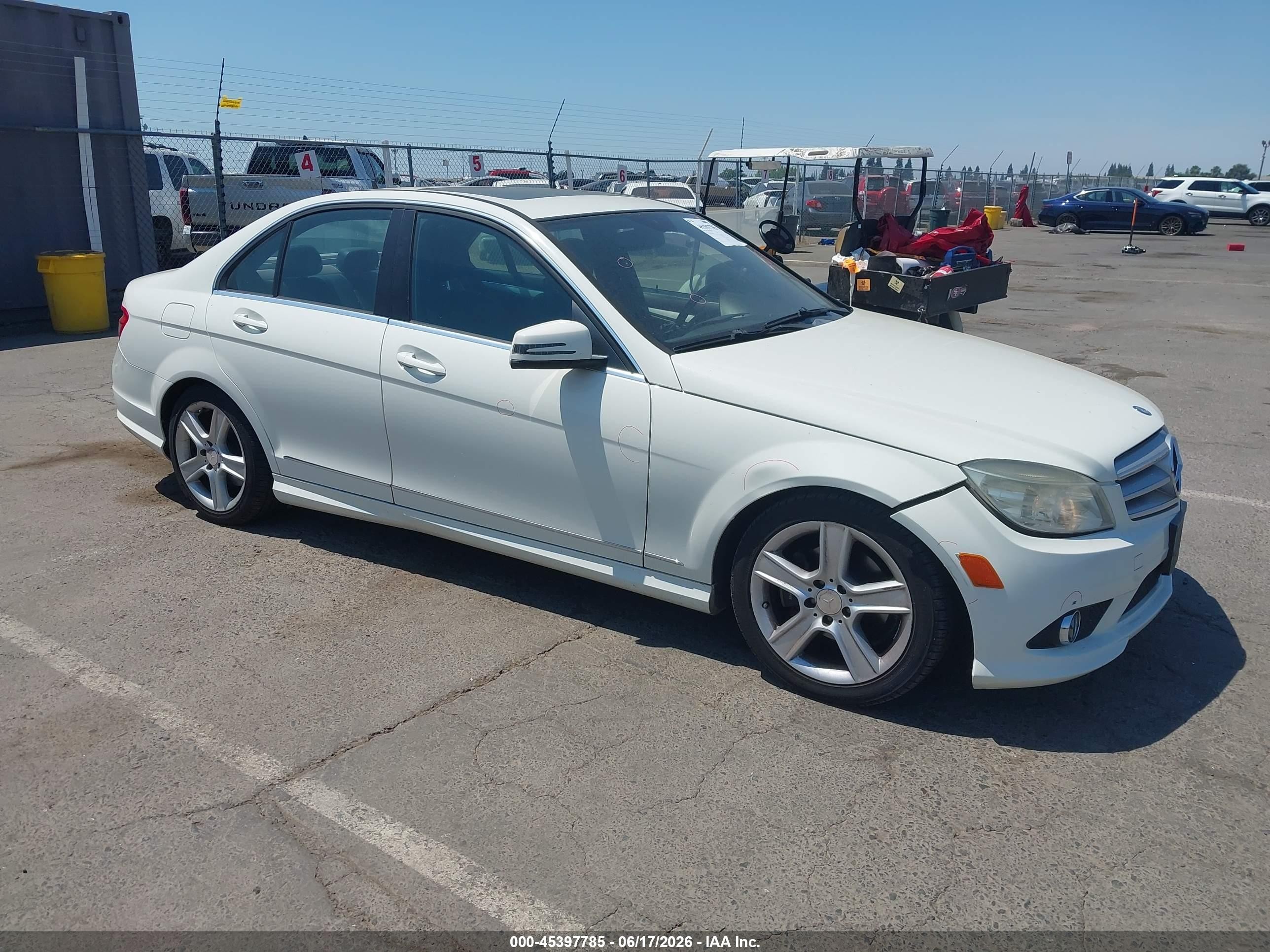 2010 Mercedes-benz C 300 Luxury/sport White vin: WDDGF5EB5AR090642