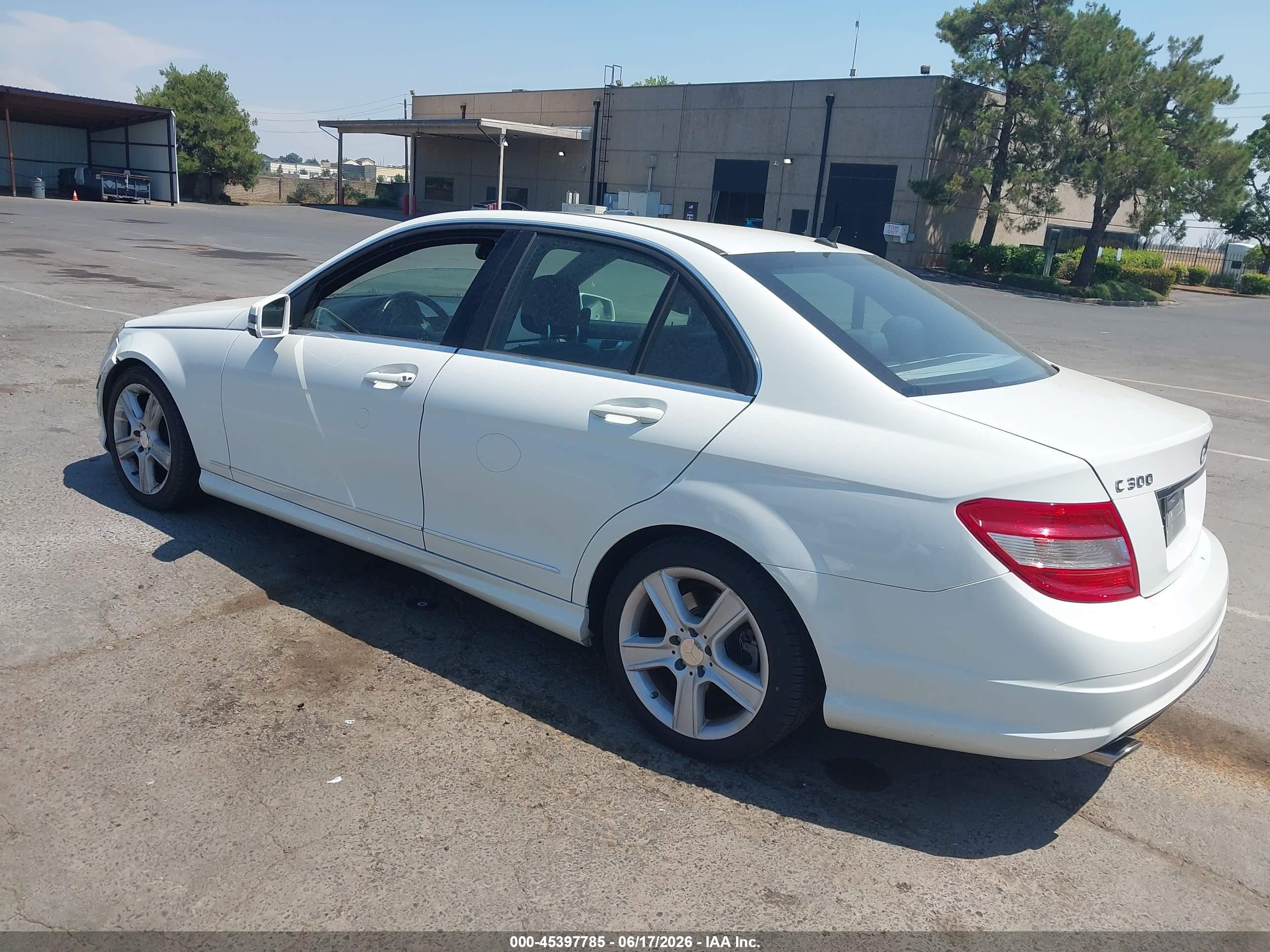 2010 Mercedes-benz C 300 Luxury/sport White vin: WDDGF5EB5AR090642
