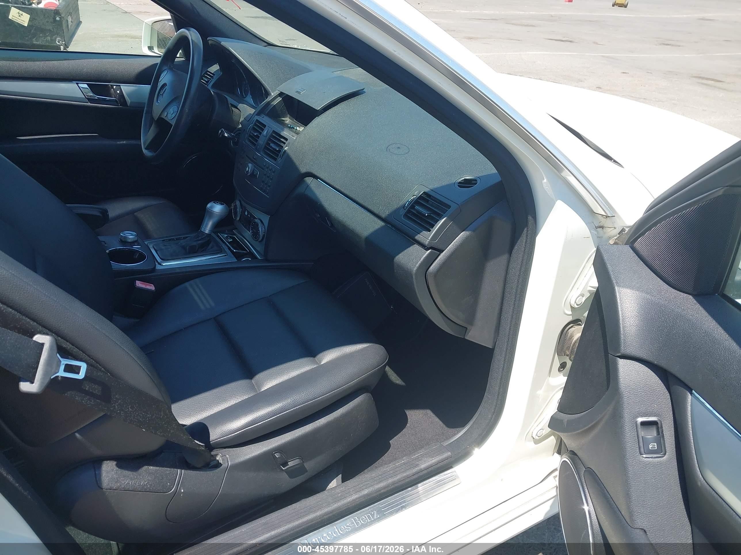 2010 Mercedes-benz C 300 Luxury/sport White vin: WDDGF5EB5AR090642