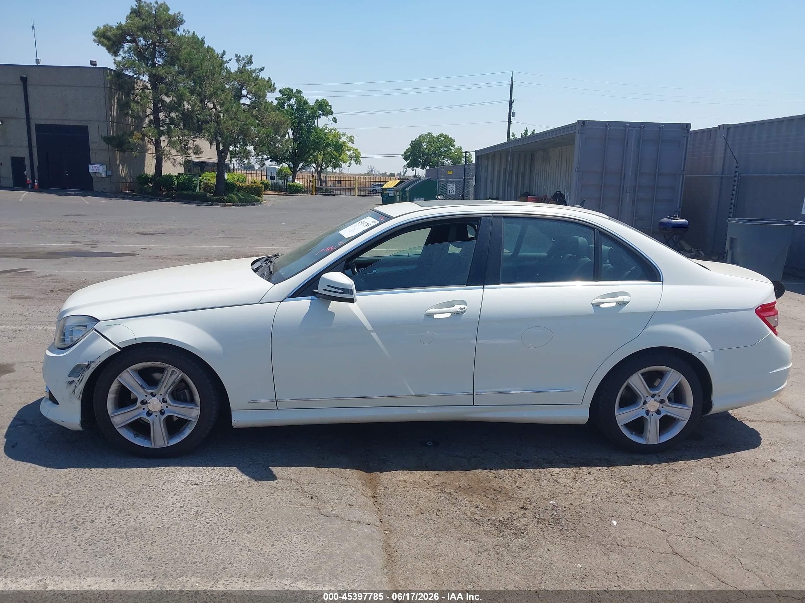 2010 Mercedes-benz C 300 Luxury/sport White vin: WDDGF5EB5AR090642