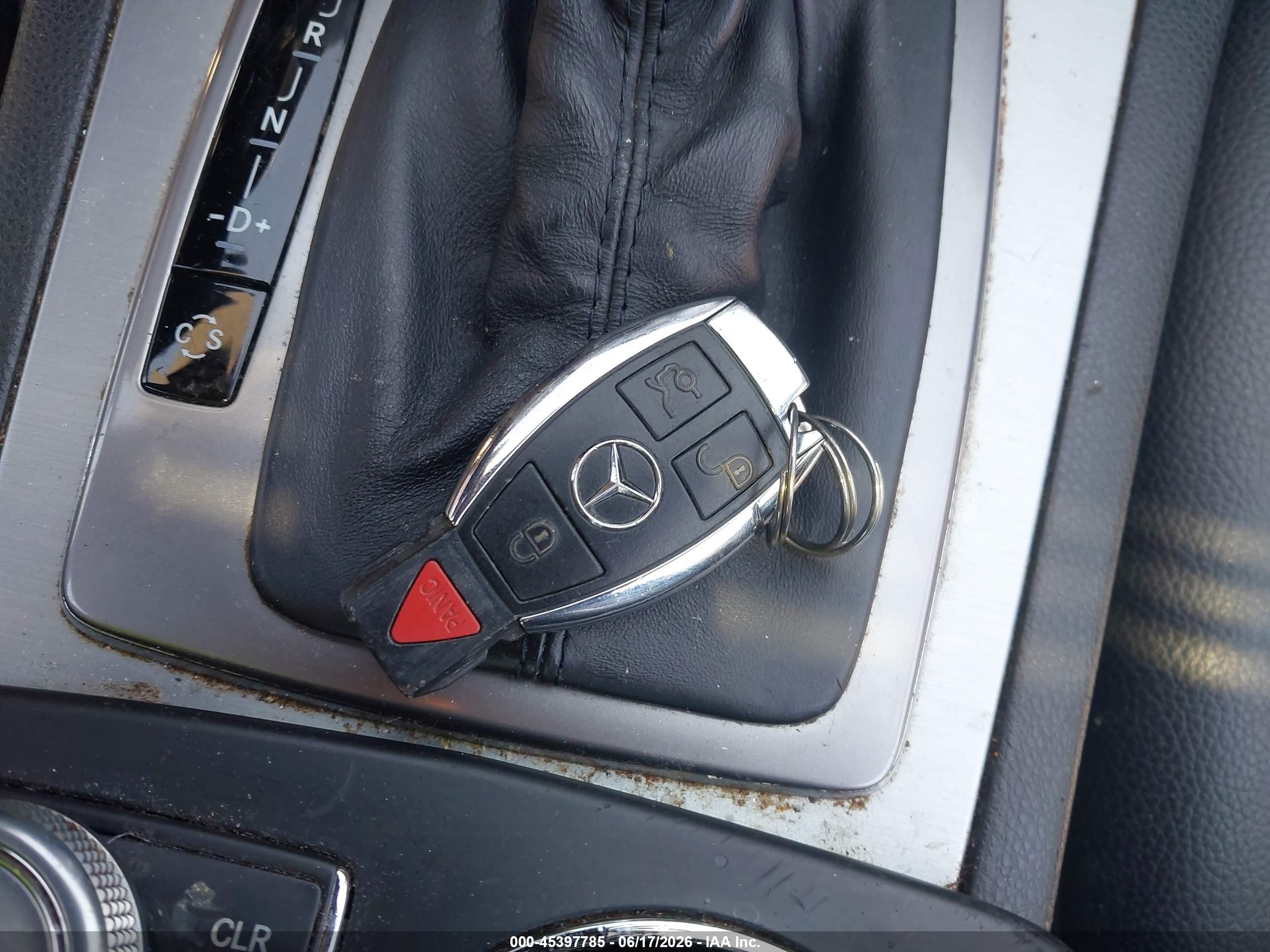 2010 Mercedes-benz C 300 Luxury/sport White vin: WDDGF5EB5AR090642