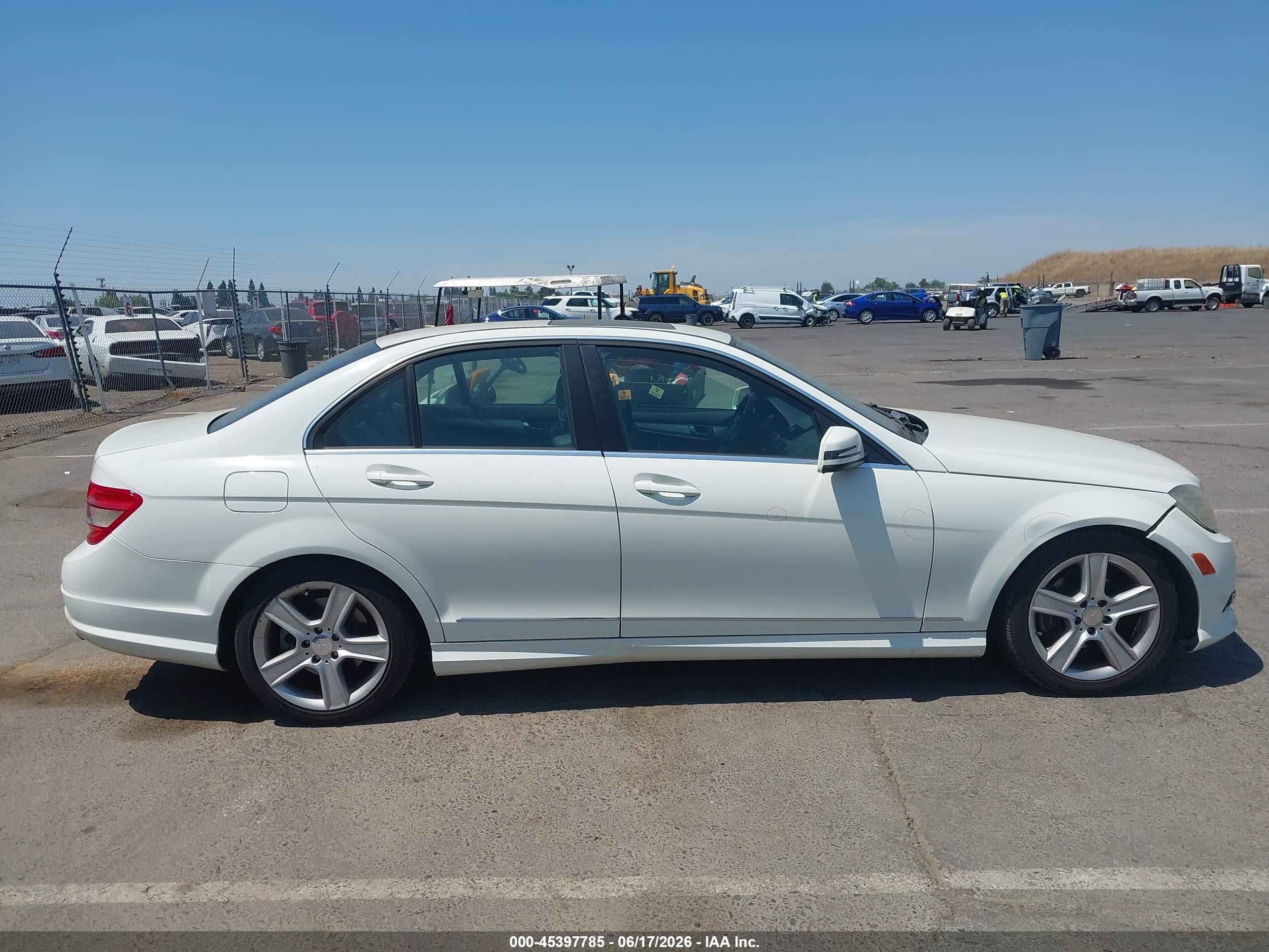 2010 Mercedes-benz C 300 Luxury/sport White vin: WDDGF5EB5AR090642