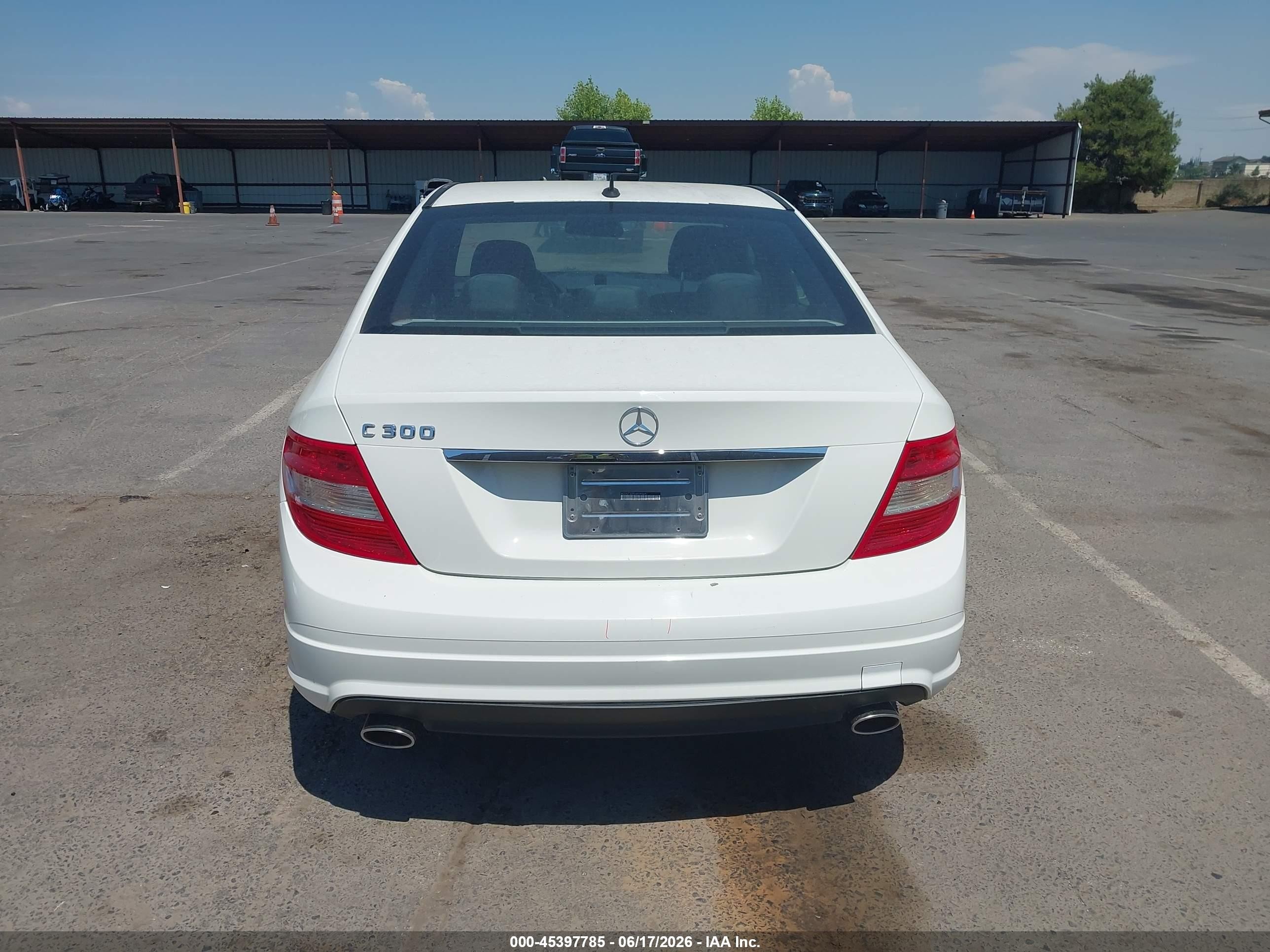 2010 Mercedes-benz C 300 Luxury/sport White vin: WDDGF5EB5AR090642