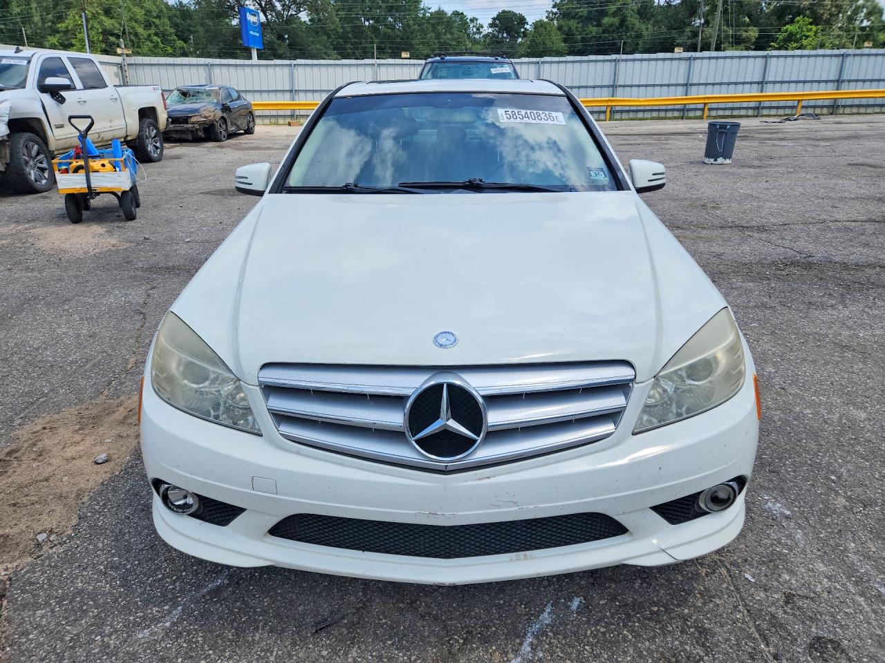2010 Mercedes-benz C 300 White vin: WDDGF5EB5AR096747