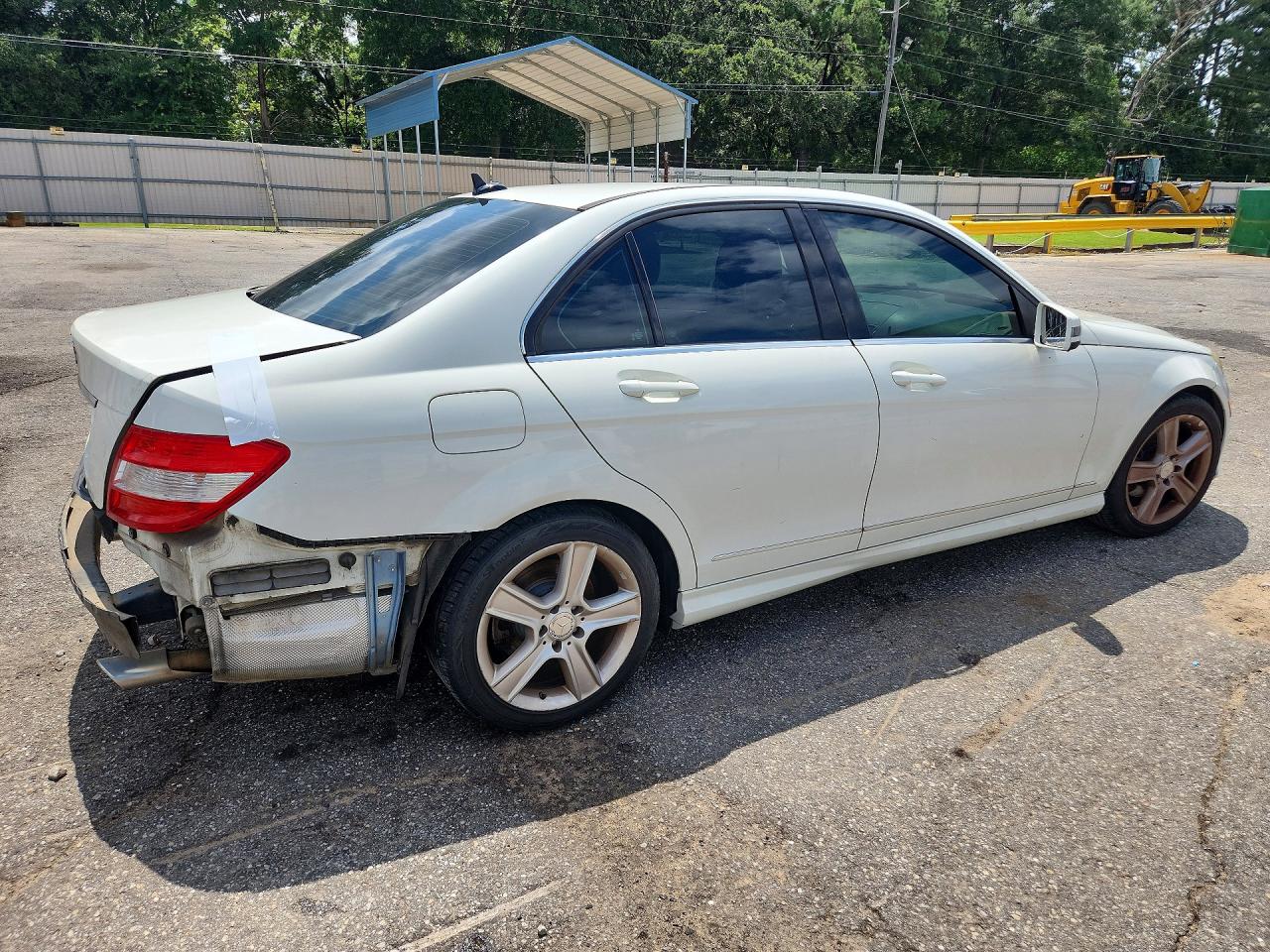 2010 Mercedes-benz C 300 White vin: WDDGF5EB5AR096747