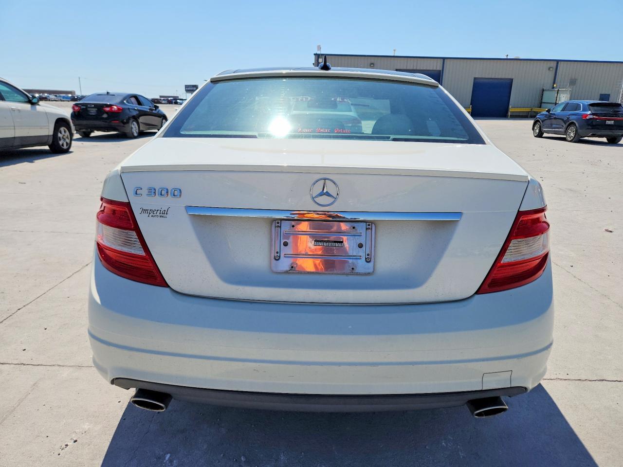 2010 Mercedes-benz C 300 White vin: WDDGF5EB5AR103969