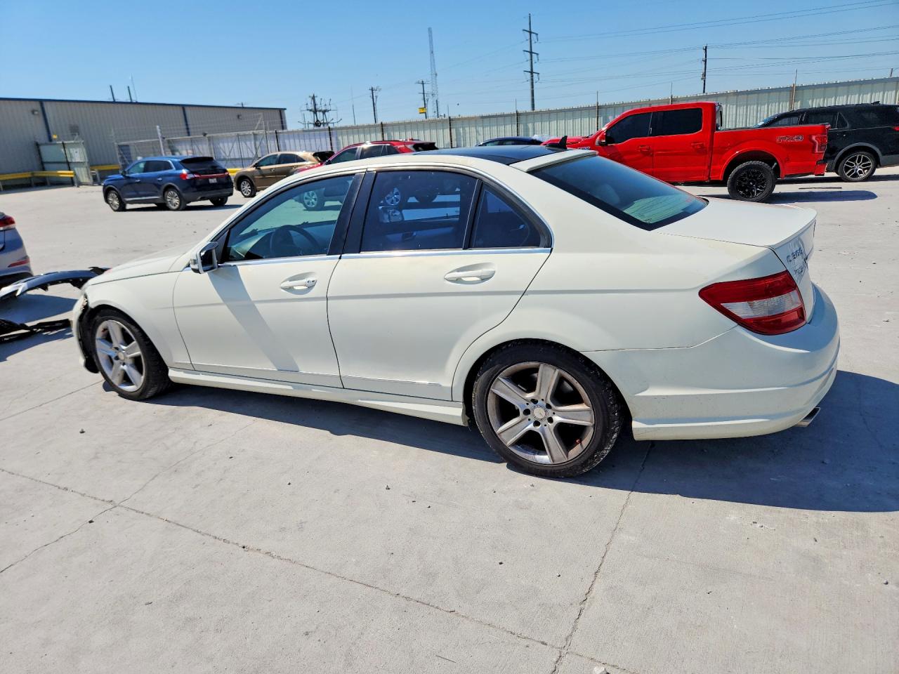 2010 Mercedes-benz C 300 White vin: WDDGF5EB5AR103969