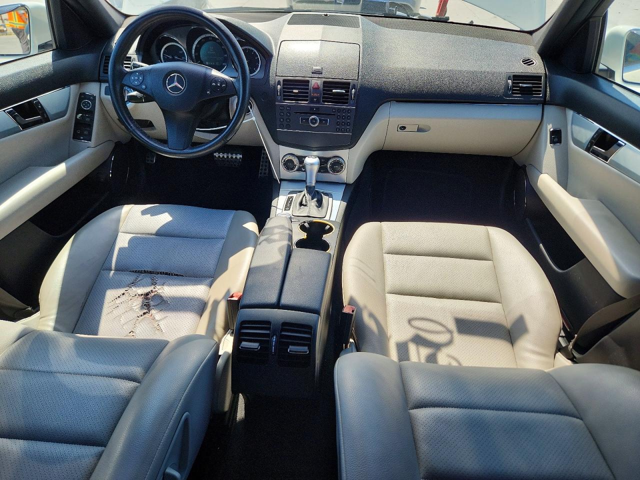 2010 Mercedes-benz C 300 White vin: WDDGF5EB5AR103969